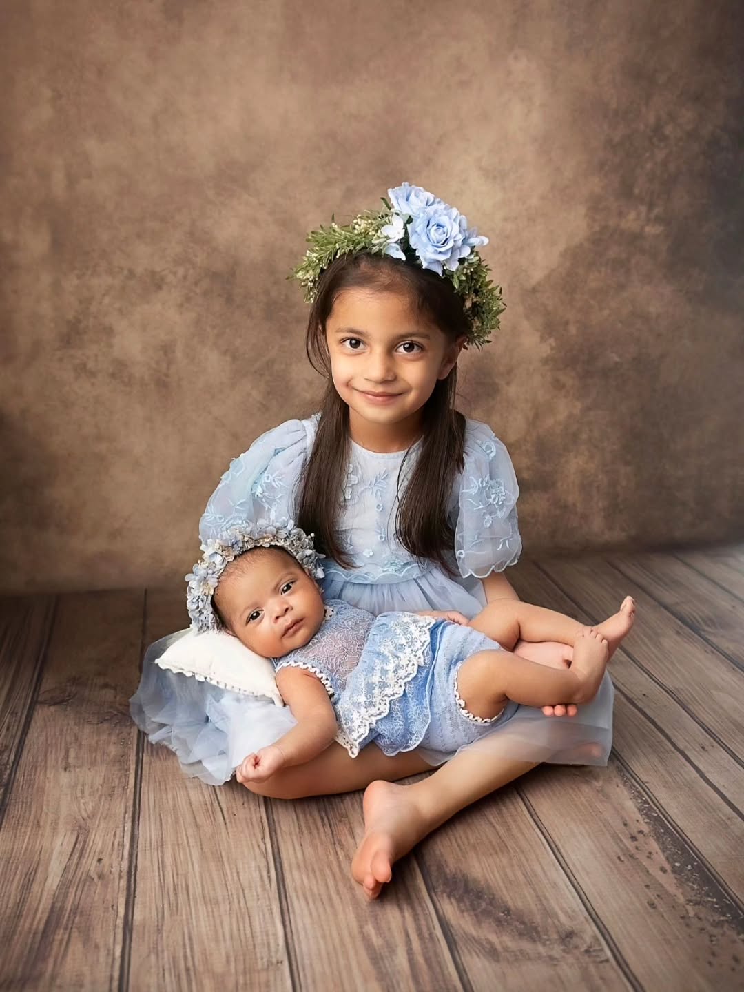 One of my favourite parts of being a newborn photographer is capturing these very first moments between siblings 🩵
There's something so special about watching a little girl proudly step into her new role as big sister. The way they instinctively want to protect their brand-new baby sibling tell a story that deserves to be remembered.
When families book a newborn photoshoot at my Aldershot studio, sibling portraits are always some of the most treasured images. Long after the newborn stage has passed, these photographs become a beautiful reminder of where their journey together began.
Because babies don't stay little for long, but the bond between sisters lasts a lifetime ✨
📍 Photography Studio in Aldershot, Hampshire
🌸 Newborn Photoshoots • Best booked from 0 to 8 weeks ✨
📸 Maternity • Newborn • Baby • Cake Smash
💌 starspeckledphotography@gmail.com
#newbornphotographerhampshire #newbornphotographeraldershot #hampshirephotographer #siblingphotography #starspeckledheartsphotography