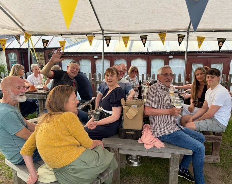 Here’s a look 👀 back at last week’s brilliant Beer Festival 🍺 & Dog Show 🐶 Weekend.
Thank you to everyone that joined us for what is always a special weekend in our calendar. Big thank you to Billy, Juan, Imogen, Rose and Michiel for helping us on such a busy weekend and also a big thank you to Nathan for once again hosting 🎤our Dog Show 🐕
Also special thank you to @wyevalleybrewery and @theakstonbrewery for sponsoring our event and helping with equipment, beer and decoration. Their Beers 🍺 feature regularly on our Bar.
Wye Valley’s HPA and Butty Bach are currently on the pumps alongside Theakston Light Foot. Theakston Best Bitter is set to feature next week too.
🍻