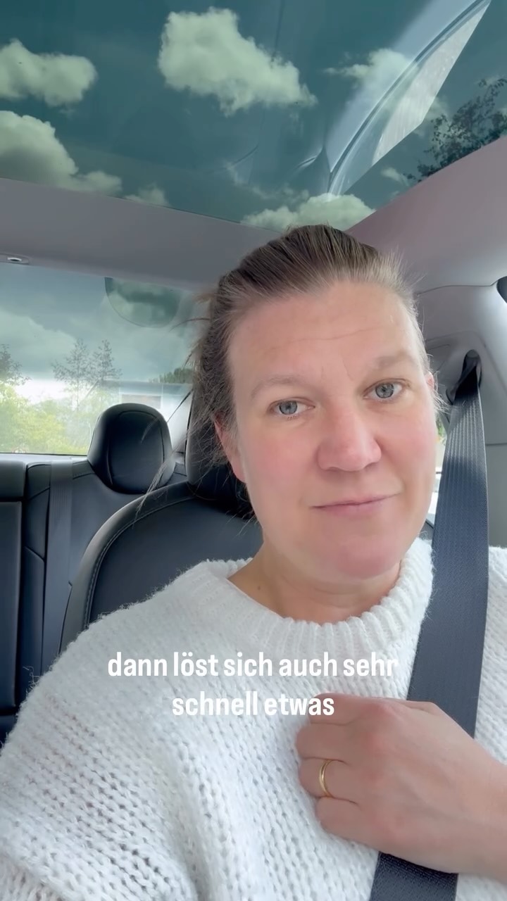 Und wie geht es dir heute? Ganz ehrlich?
*
How are you doing today? Really?
*
#selbstmitgefühl #wohlbefinden #psychotherapeutin #achtsamkeit #emotionaleheilung