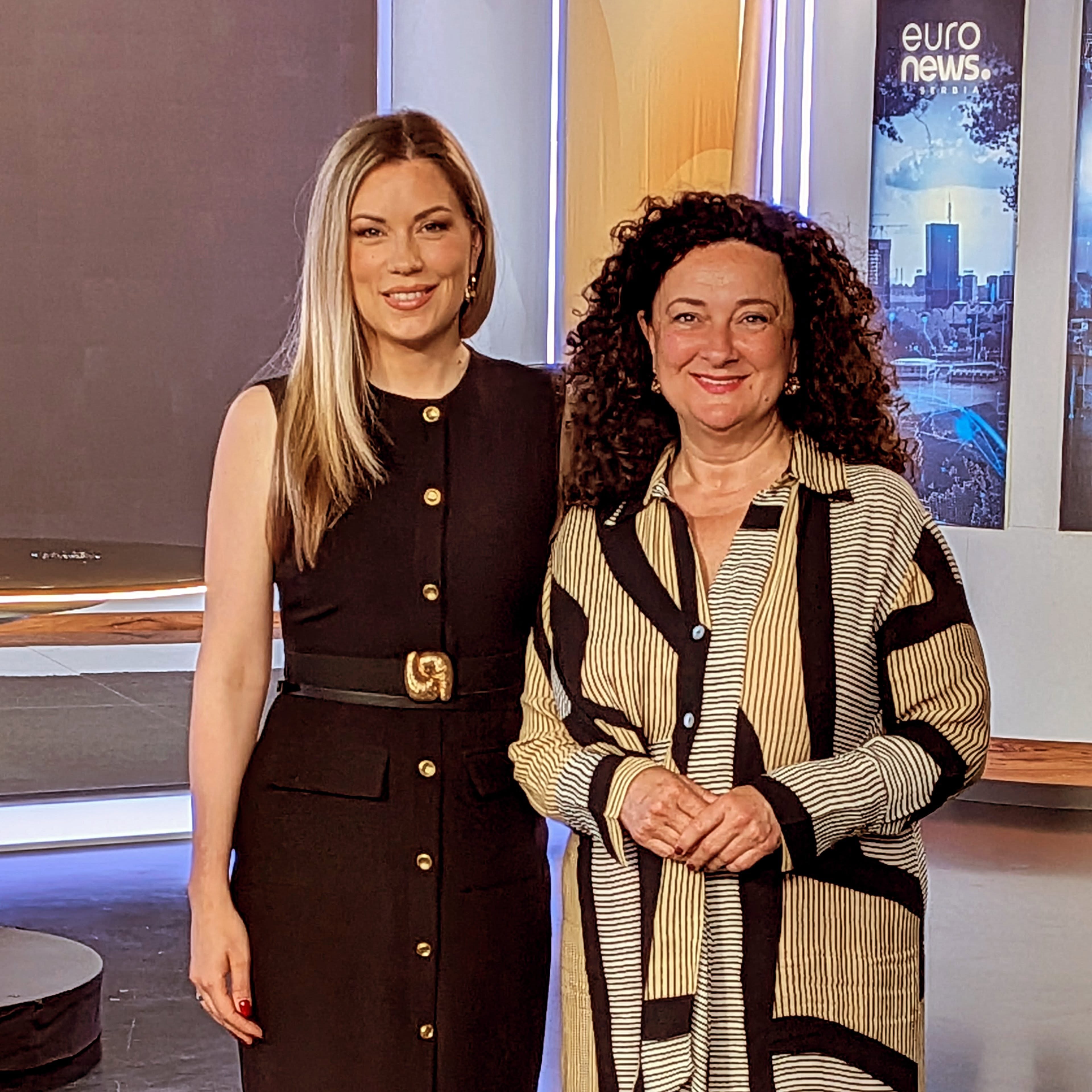 What a thrill it was to tune in (live!!) to Euro News @euronews_serbia to promote the Florentine culture week in Serbia!
The experience along with the true pro @degorsi was absolutely wonderful!
And, what joy to speak about figures such as Maria Luisa de' Medici who in 1737 made the first law to protect highly artisanal work of the artigiani of Florence.
Thanks @annibale_alessandri for all the amazing behind the scenes photos!