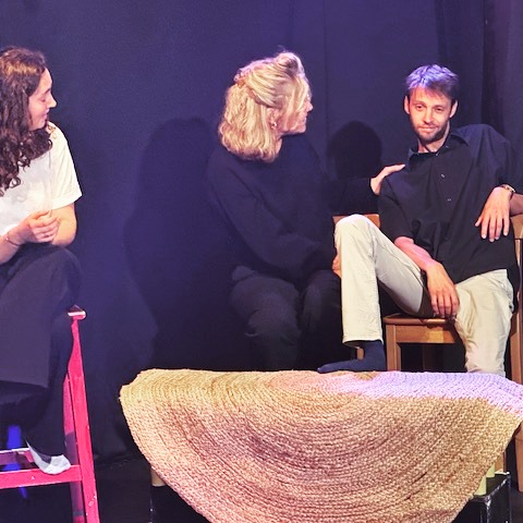 Mais que prépare notre groupe adulte du jeudi ?
La Mêlée au Féminin - Une pièce écrite et mise en scène par @zabou_egl
A voir le Samedi 13 juin à 17h30 à l'Inox.
N'hésitez pas à venir voir ce groupe survitaminé sur scène !
#spectacle #théâtre #piècedethéâtre #spectaclevivant #theatreamateur #bordeaux #bordeauxmaville
Billetterie : https://www.helloasso.com/associations/ideals-theatre/evenements/festival-la-tribu-se-la-joue-juin-2026