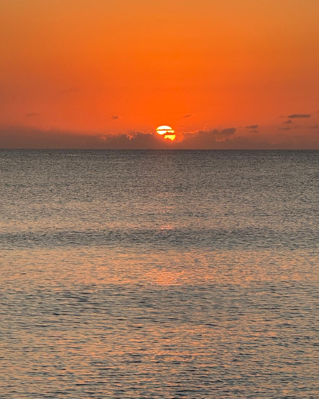 The kind of sunset that makes you want to stay one more night. And then one more after that☀️
#CaribbeanClub #Sunset #SevenMileBeach #GrandCayman #GoldenHour #CaymanSunset #LuxuryTravel