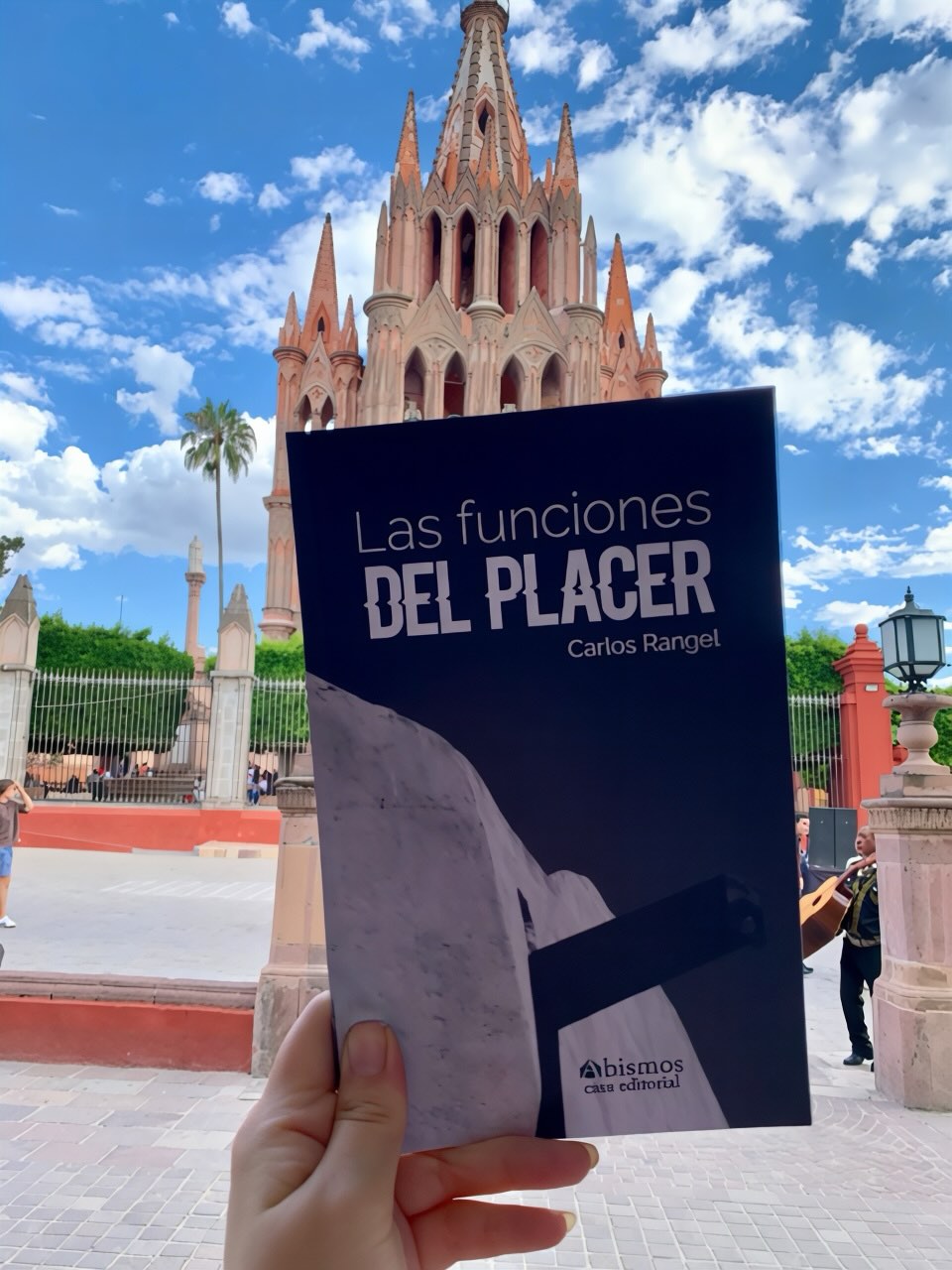 Este domingo no te pierdas la conversación en torno al libro Las funciones del placer de Carlos Rangel (@equilibriodeapetitos) a las 4:00 pm en la 3ra Feria del Libro de San Miguel de Allende y en el stand 34 con Lapicero Rojo.