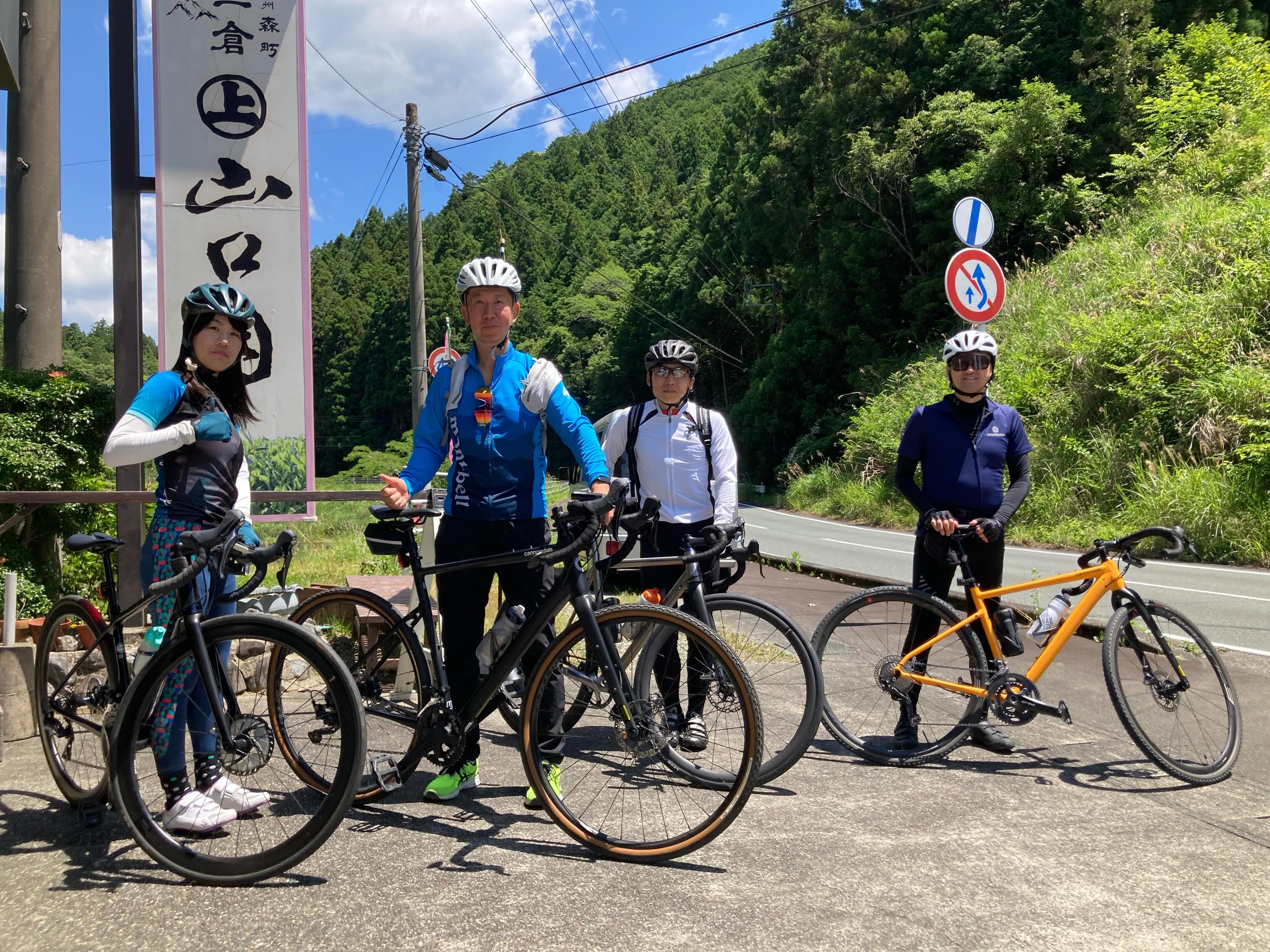 2026.5.30
ご来店ありがとうございます。
空の青と山の緑が
良く似合います。
#お茶のテイクアウト