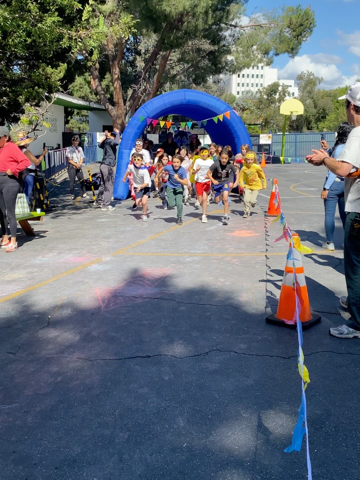 Wilshire & Fairfax students are on the run today!!
๐๐ฝโโ๏ธ๐๐ผโโ๏ธ๐๐ฟโโ๏ธ๐๐ปโโ๏ธLarchmont Jogathon tops off today with the Thunder-Lightning Dragons, Blazing Falcons, the Biz Penguins, Monkey Magicโฆand so many more classy wolfpacks jogginโ the thon at both campuses. ๐บ๐๐บ
Student, familiesโ make sure to keep sharing your fundraiser pages to rally support for our awesome school. ๐ช๐๐ช
๐DONATE TODAY to help Larchmont Charter students thrive into the future! Your $25 goes a long way toward a great public education in the โค๏ธ of L.A.
GIVE NOW at LarchmontCharter.org/jogathon ๐๐ผ๐๐พ๐๐ฝ
#jogathon #publiccharterschool #larchmontcharterschool #gotimberwolves ๐๐บ๐