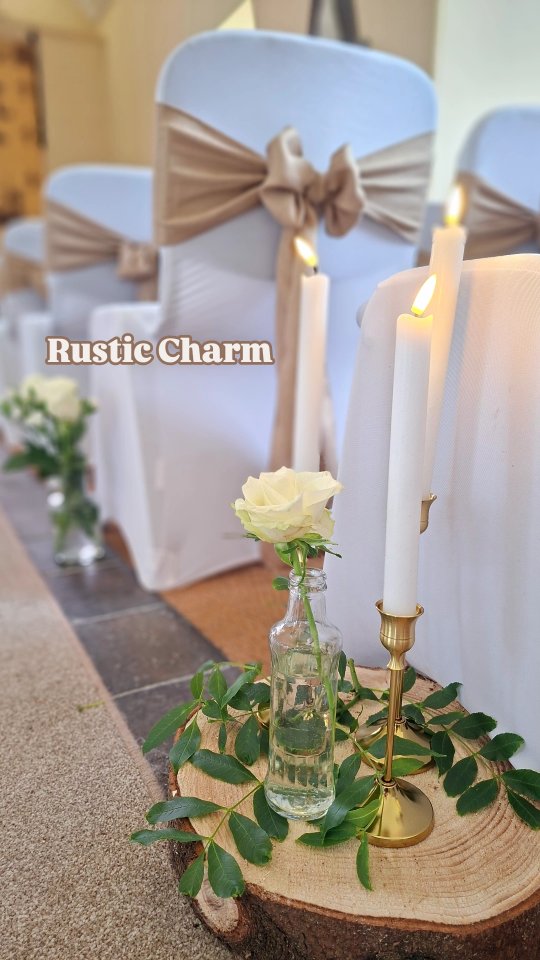 Rustic Charm for today's lovely couple Sue & Willie.
First stop, the Heritage centre in Carlingford village, where this style of decor sits perfectly in the medieval setting.
Then repurposing everything for their reception at the Four Seasons.