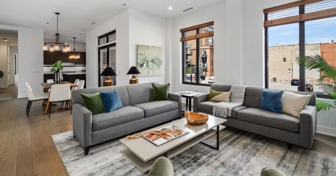 Using pops of green + greenery to create a calming + elevated living/dining area 💚 #chicago #chicagorealestate #havenhomestager #chicagohomestaging #stagingworks #stagingsells #staging #homestaging