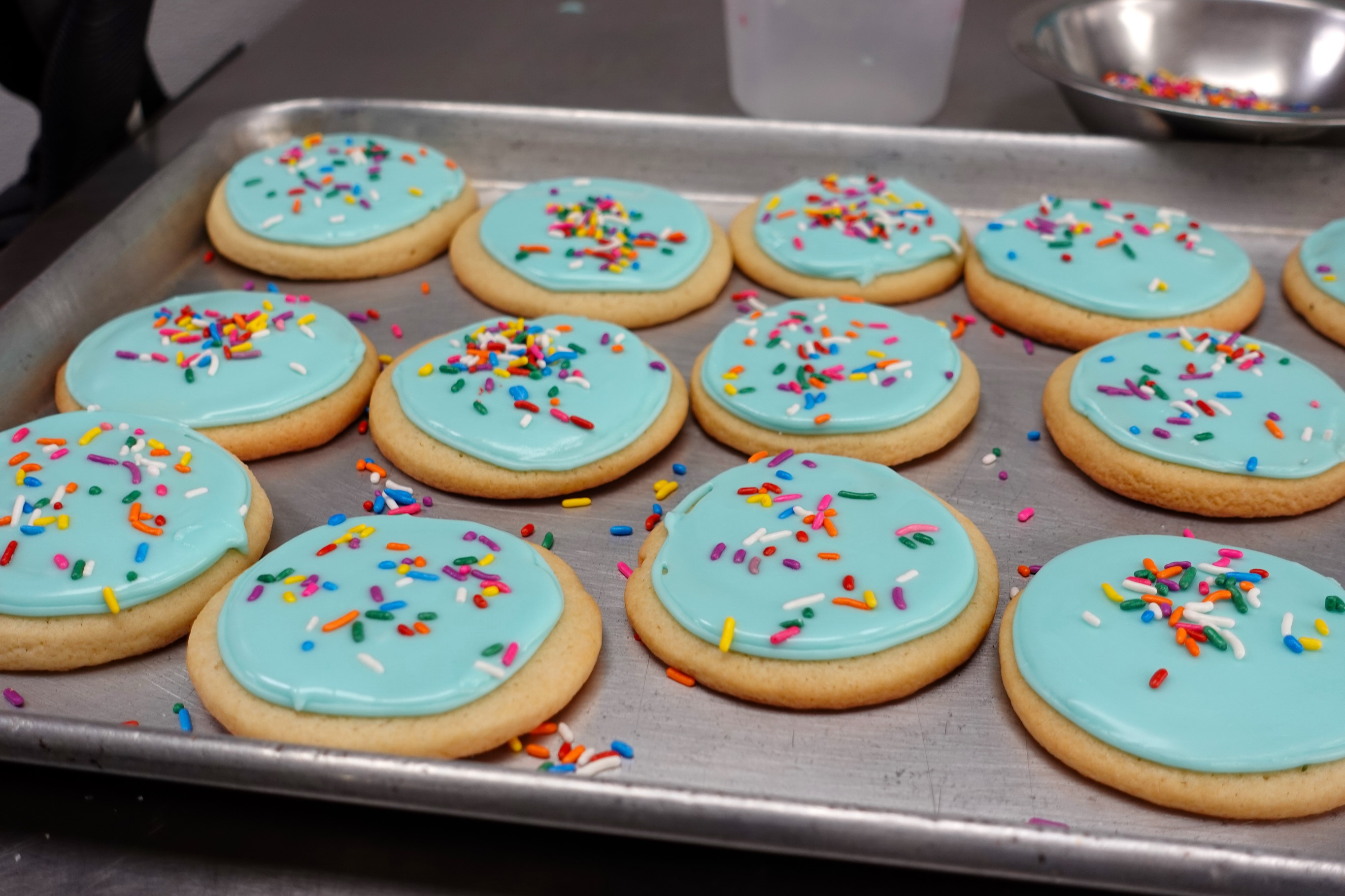 Celebrate Pride Month with cookies, creativity, color, and a few cheeky cookie cutters 🤭😉🌈🍪 Join us for a fun decorating class in LA and create sweet Pride-inspired treats with friends, family, or your partner ✨ Saturday, June 13 at 3 PM!
#PrideMonth #CookieDecorating #LosAngelesEvents #PrideInLA #cookingclass
