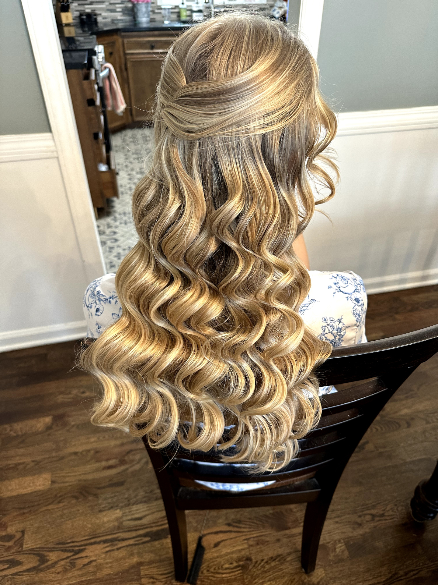The kind of bridal party hair that never goes out of style β¨
Soft waves, romantic texture, and effortlessly polished glam by Molly for a bridal party look that felt timeless, elevated, and beautiful from every angle.
#bridalhair #kansascity #gracefulbeautykc #kansascityweddings