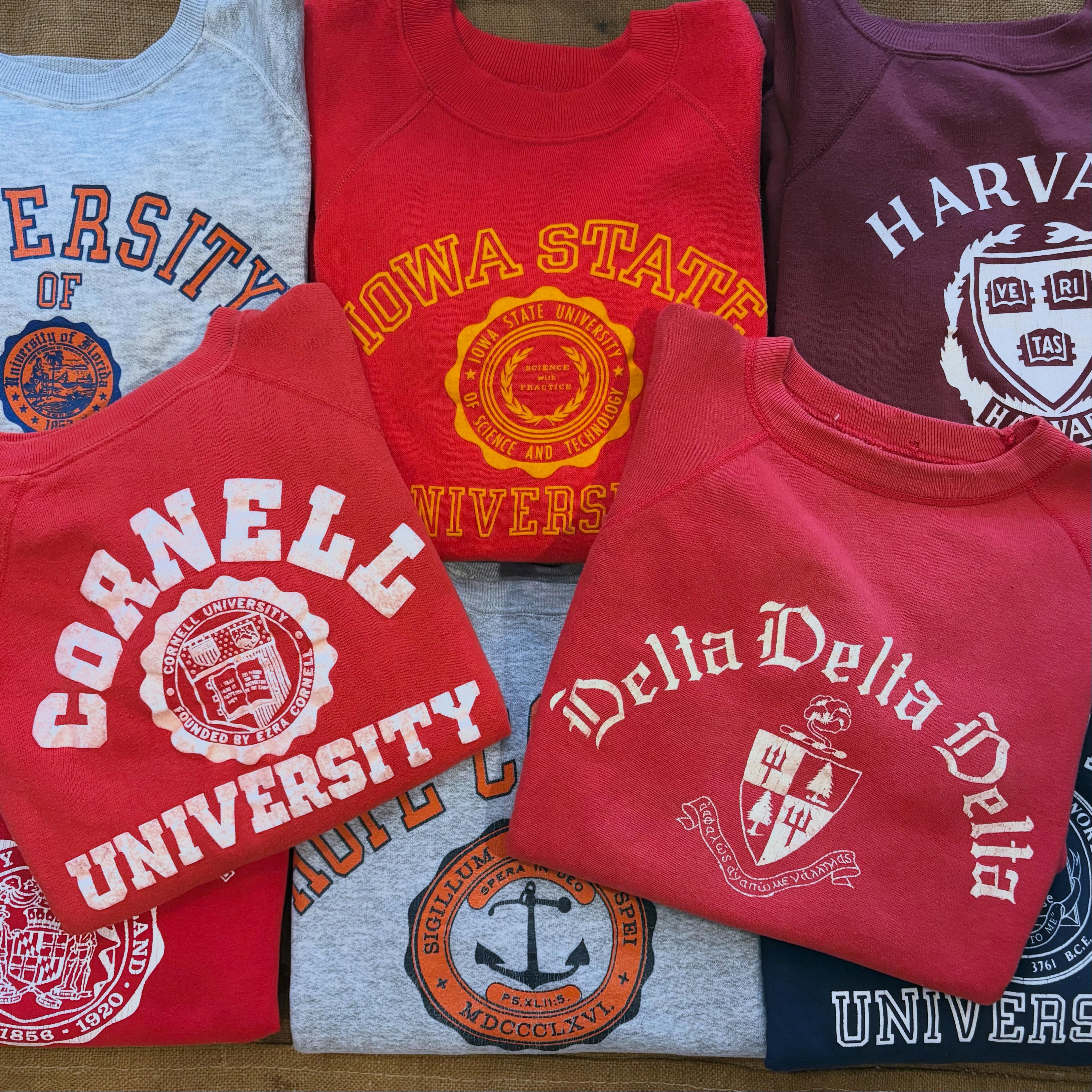 Old School Cool! ✌🏻 They don’t make them like this anymore! Nothing beats the weight, texture, and fit of a genuine 1950s-1980s collegiate sweatshirt.
We’ve sourced a fresh batch of true vintage university sweats, each with its own unique history and character.
Drop by the shop to feel the quality in person, or head over to bobbyanddandy.com to find your favorite online.
#collegiatestyle #vintageivy #ivyleaguestyle #50ssweatshirt #vintagecollegiate
