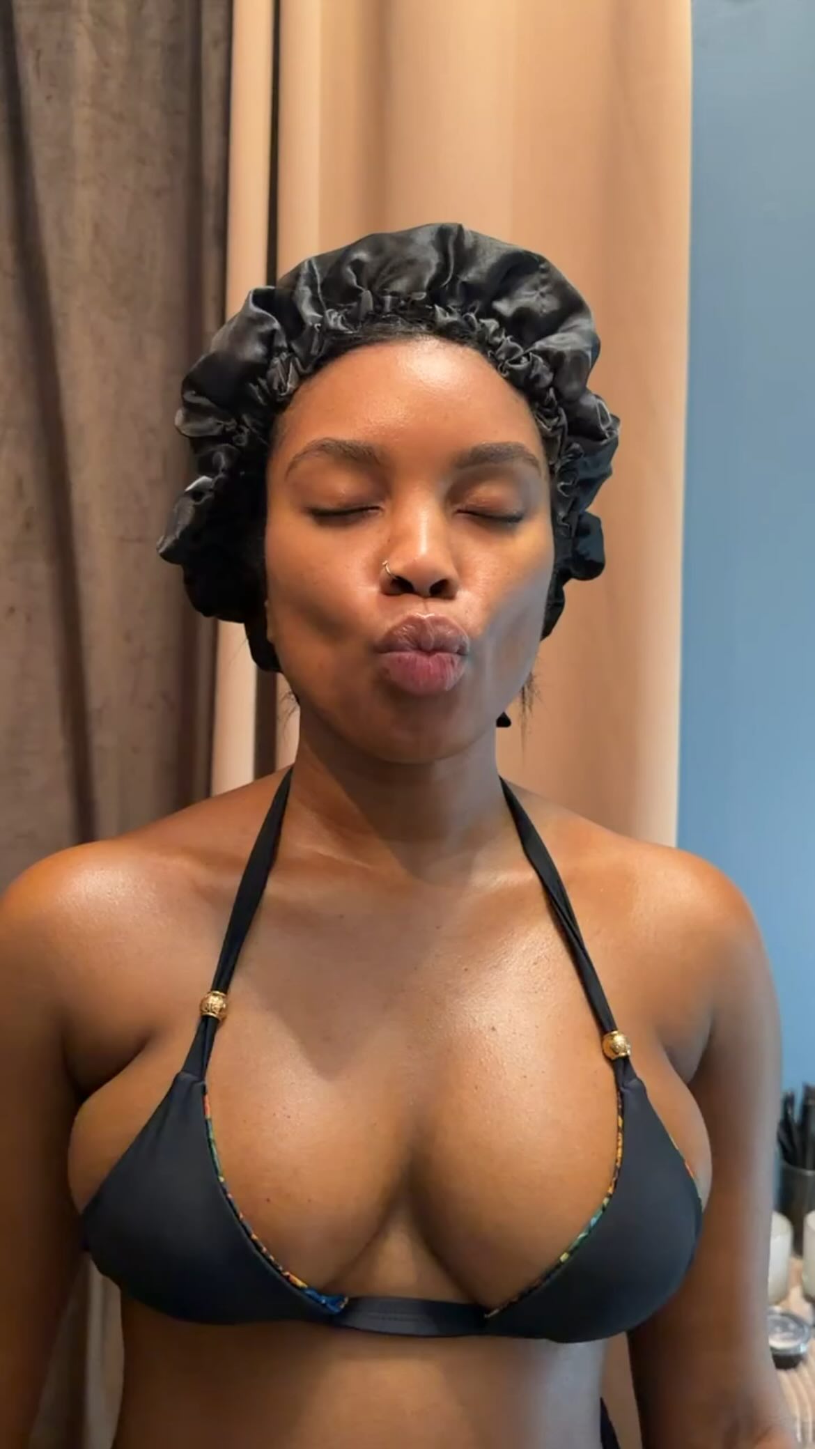 That rapid glow up feeling 🤎
Our 24k Express tan is perfect for those who want deep, even color 𝙛𝙖𝙨𝙩.
Rinse in as little as 2–4 hours depending on how dark you want to go. Your tan will develop beautifully over 24 hours.
Perfect for last-minute events, vacations, or when you’re on the go!
Link in bio to book.
#chicagospraytans #glowup #sprayedbysinless