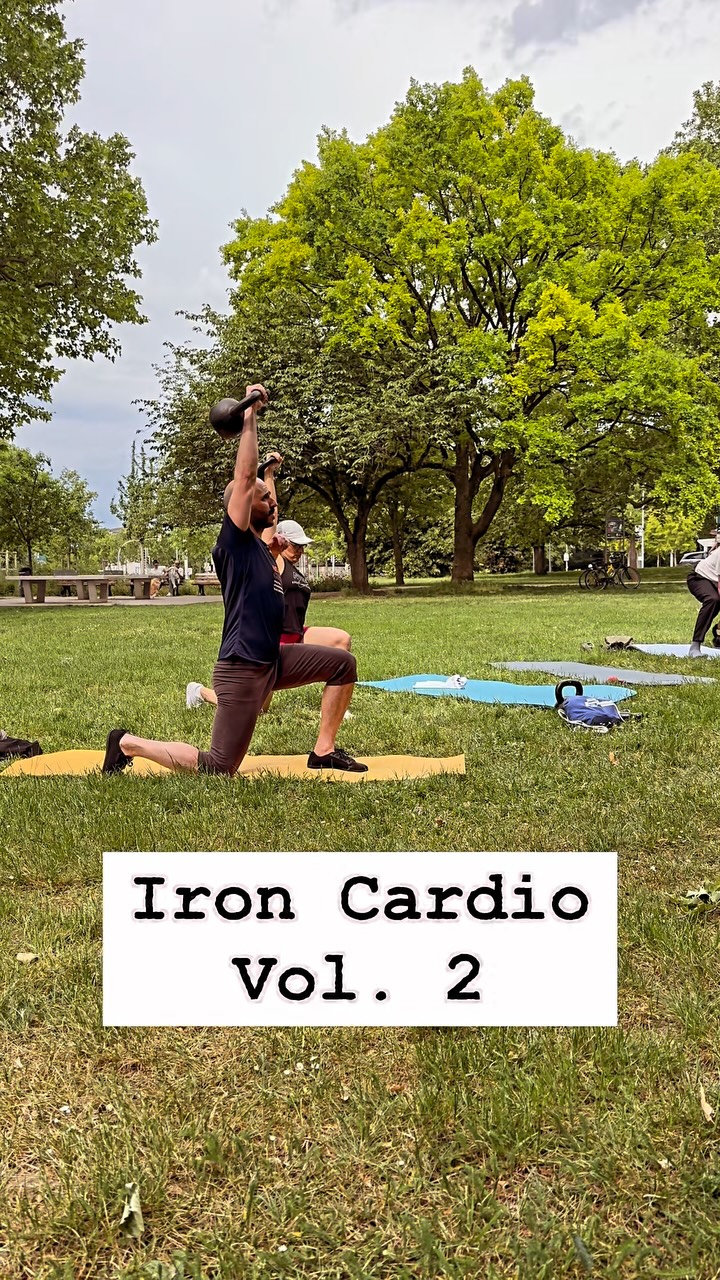 🔥 IRON CARDIO – STÄRKE TRIFFT AUSDAUER
Iron Cardio Vol. 2 von Brett Jones.
Kettlebell-Training, das beides kann: Dich stärker machen und Deine Kondition aufbauen – gleichzeitig.
Kein Trendsport. Kein Gimmick. Nur bewährte Methoden für echte Stärke – für ein starkes Leben.
👉 Link in Bio – Kostenloses Probetraining jetzt sichern!#füreinstarkesleben #athleticstrengthheidelberg #strongfirstgermany #agt #strongendurance