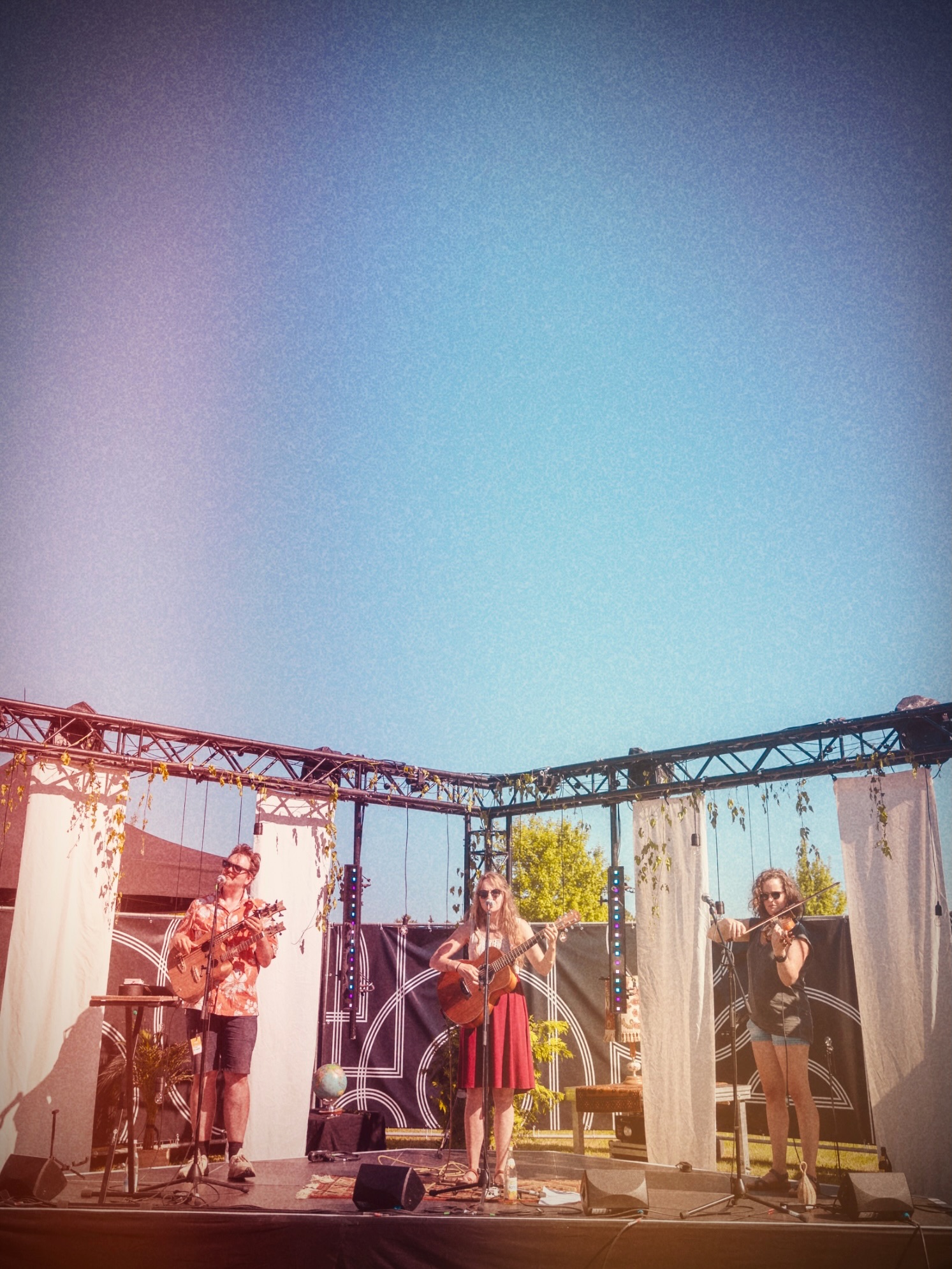 @be_openair 2026! 💜
Ach war das schön bei euch! 🤍 Vielen Dank für alles! ✨
📸 Und danke an @reubertochterr für die Fotos!
.
.
.
#beopenair #parsberg #singersongwriter #folk #festival