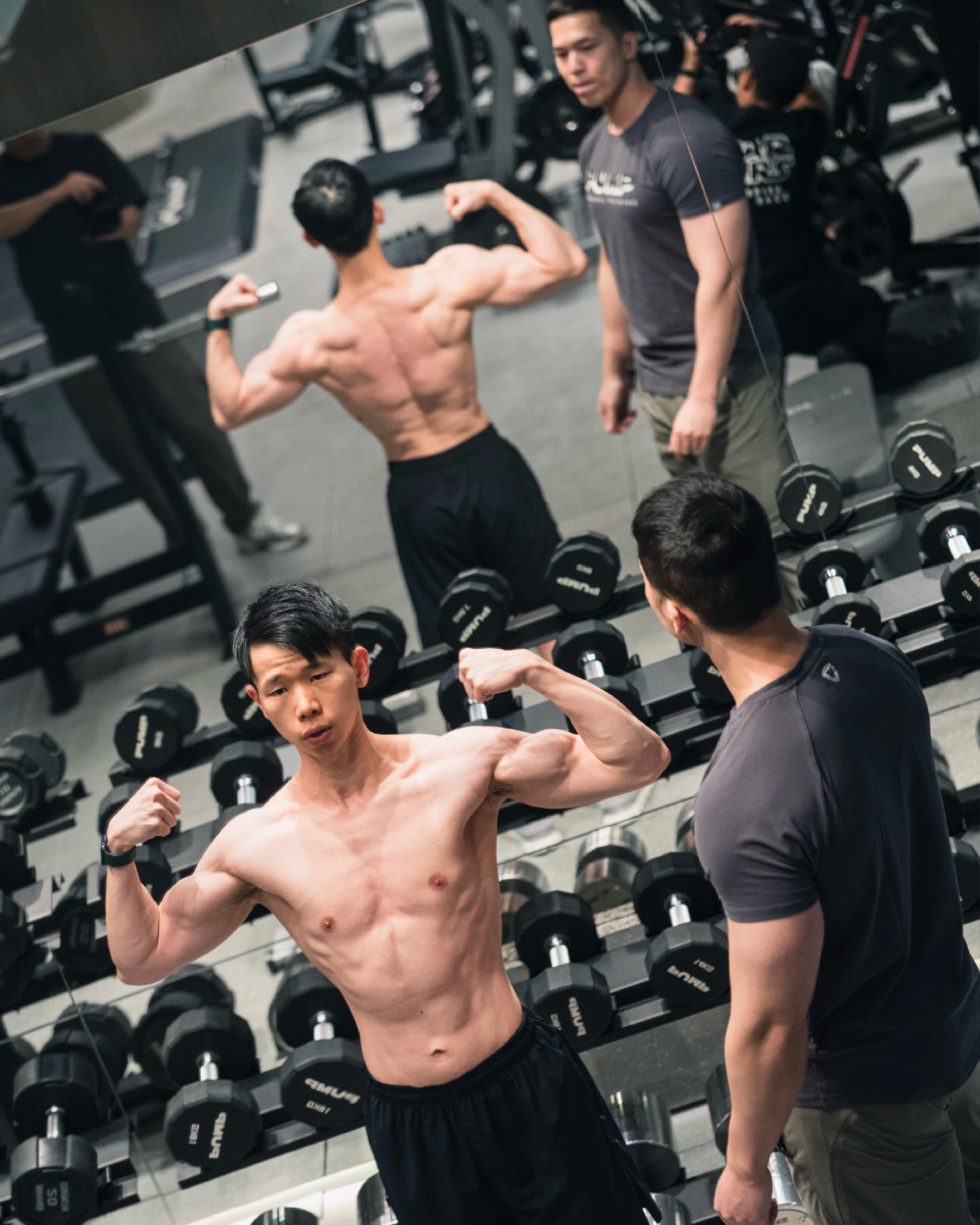 當兩個人嘅習慣同步,意志力唔止係 Double,直頭係倍增!
Dennis 當初加入 PUMP,本來係想切身感受未婚妻備戰健美比賽嘅辛酸,同佢真正並肩同行。但過程中,佢哋居然發現咗一個能夠持之以恆嘅「終極捷徑」。
透過同步彼此嘅日常習慣:由一齊 Meal Prep 到調節作息時間,佢哋成功營造出一個近乎「零失敗可能」嘅共同環境。生活步調一致,意味著食飯枱上少咗因飲食唔同而衍生嘅矛盾,喺 Gym 房入面更能產生 100% 嘅強大默契與火花。
喺教練嘅度身編排下,Dennis 嘅計劃完美融入咗佢哋嘅雙人生活。佢哋用行動證明:兩個人一齊轉變,所帶嚟嘅強大慣性同動力,絕對可以令彼此同步提升,一齊成就更好嘅體態。
When couples align their habits, willpower doesn’t just double: it multiplies.
Dennis joined PUMP to understand his fiancée’s bodybuilding grind and walk the path side-by-side. What they discovered was the ultimate shortcut to consistency.
By syncing their daily habits, from meal prep to sleep schedules, they built a shared environment where failure became almost impossible. Aligned lifestyles mean zero friction at the dinner table and 100% synergy in the gym.
With his coach tailoring Dennis’s plan to perfectly match their life, they proved that transforming together creates a powerful momentum that elevates both partners.
𝗔𝗖𝗧 𝗡𝗢𝗪 立即行動
準備好喺專業指導下,建立一套可以持之以恆嘅健康生活模式?立即點擊 Bio 連結,預約 PUMP 嘅免費諮詢!
Ready to build a sustainable lifestyle with expert guidance? Click the link in our bio to book your free PUMP consultation today!
#PumpPT #PUMPTransformation