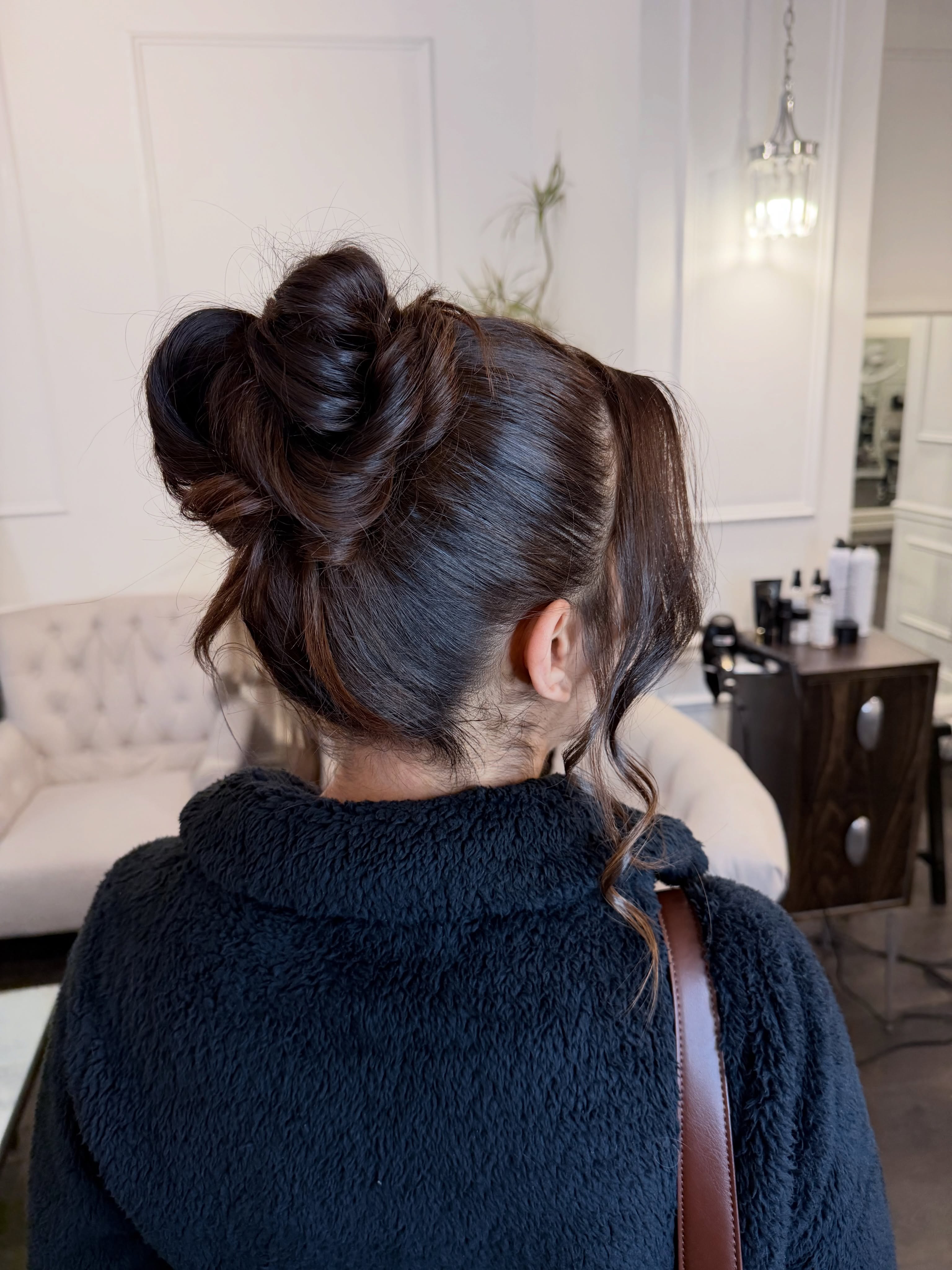So fun creating this look for our client! Can you guess what is the occasion? 😘👇
Hair by Tetiana, @vovk_hairstylist
