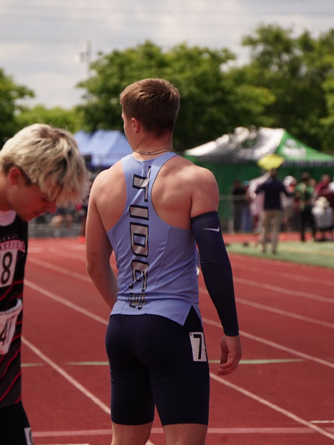 DAY 3οΈβ£ RECAP (part two)
The Boys 4x100 of Seniors Justin Morris, Atzel Chavez Avelar, Troy Arnold and Gavin Olson ran their fastest time of the season, 42.31, getting 3rd place π₯ in the Final. Their drive all season and support of each other will truly be missed!
The Girls 4x100 of Eisley Hering, Karin Heikkila, Addison Sullivan-Glennon, and Izzy Harruff defended the 4x100 title, winning in a new school record time of 47.40.
Hunter Parris finished his career as a Tide (and Big Field Guy) with the Boys Shot Put Final. He may not have liked the result, but he competed tough and his presence will be missed.
πΈ: @russellmoore_photography @rubysavage___ , The News Tribune.