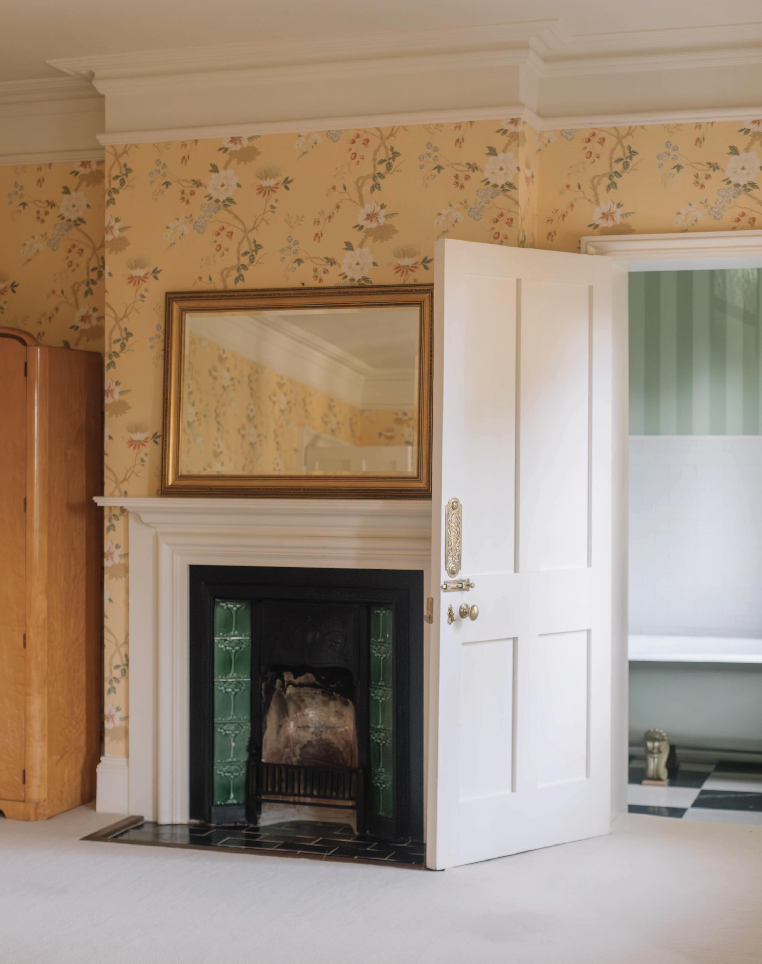 Golden light, timeless charm, and a touch of elegance.
.
Photoshoots at Flore House are just different — every corner tells a story, every frame feels like a dream.
.
Contact us to find out our exclusive hire rates for photographers.
.
#capturedmoments #timelessbeauty #florehouse #photographers