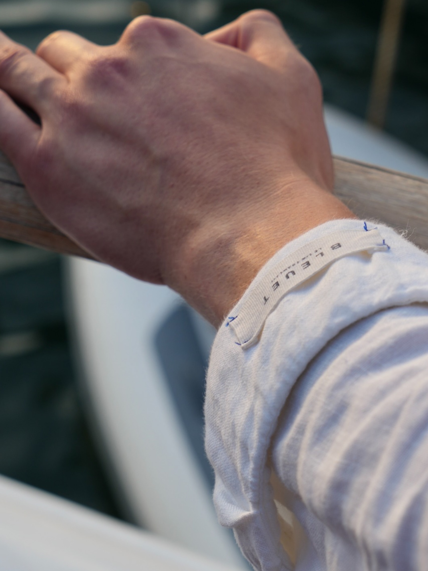 Le Festival de Cannes a toujours été un symbole d’élégance.
Cette année, BLEUET a eu le privilège de participer à un événement privé organisé à bord d’un yacht aux côtés de G-YACHTS Monaco.
La Méditerranée. La lumière. Le voyage.
Trois inspirations qui accompagnent la maison depuis ses débuts.
BLEUET
