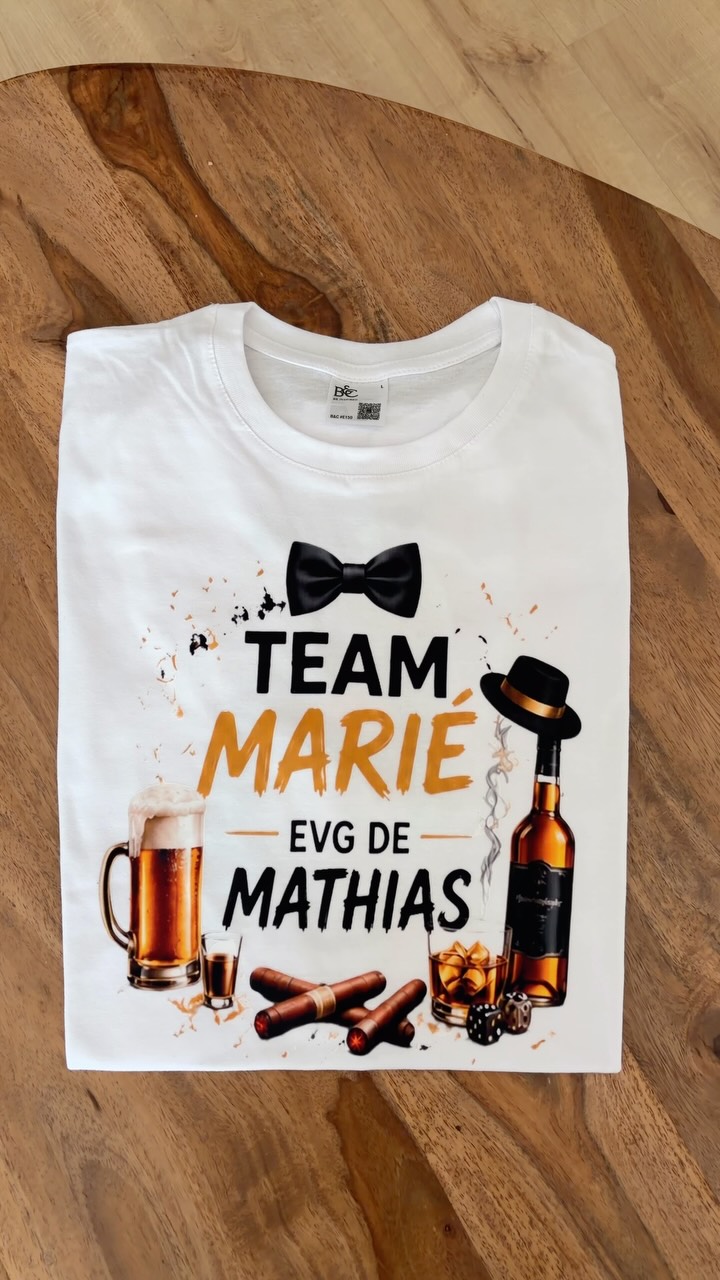 Et ta team, elle est à ton image ?
Parce qu’un EVG, ce n’est pas juste un t-shirt.
C’est une bande de potes, des souvenirs, des défis et un week-end dont tout le monde va se rappeler.
_____
✨ Boutique d’Esmée
👚 Flocage t-shirts & objets personnalisés
🧢 Casquettes • mugs • sacs
👰 EVJF • EVG • événements
📍 Narbonne | 📦 France
#evg #staffparty #bachelors #teammarié #tshirtpersonnalisé