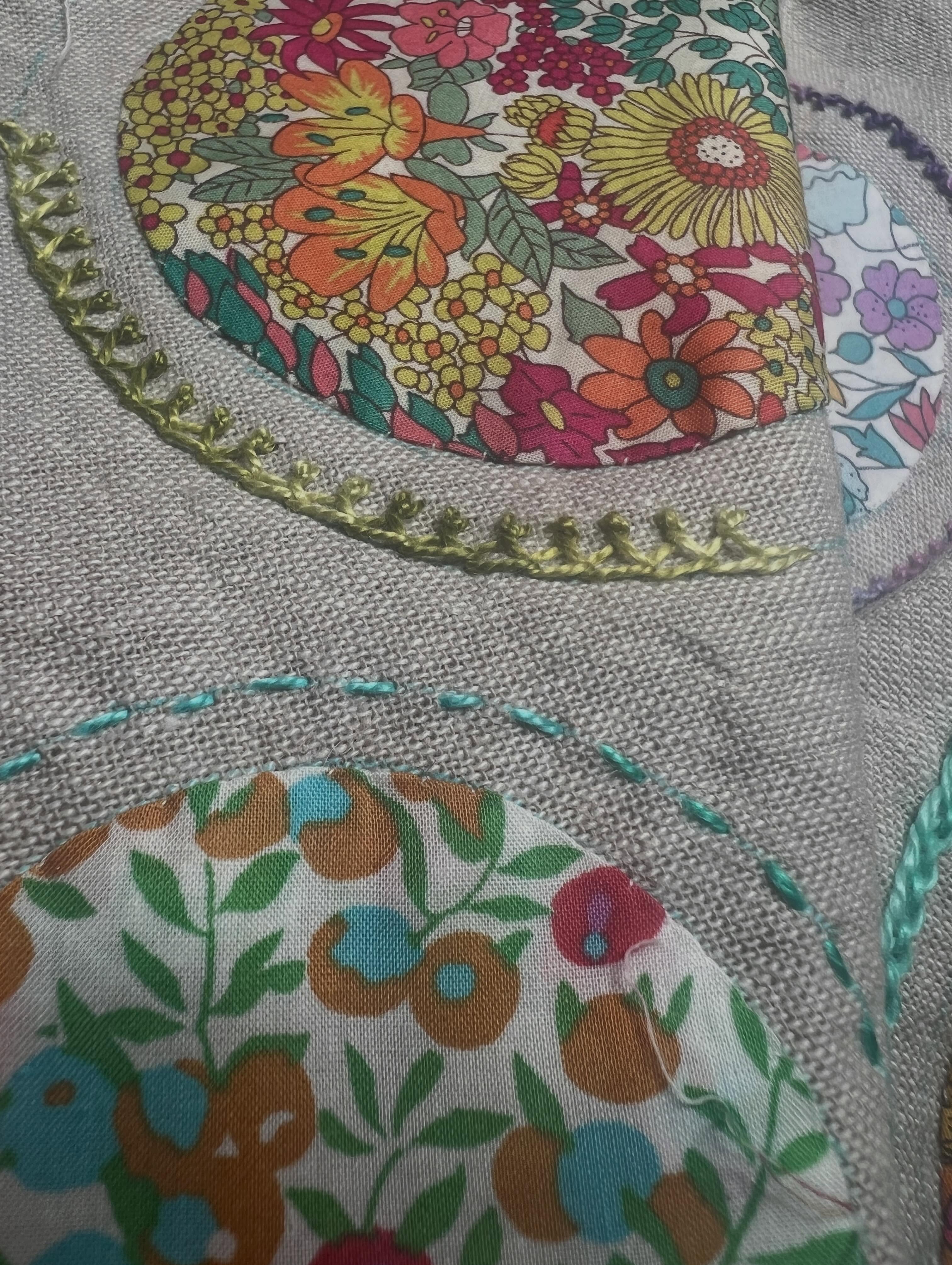 My liberty rice bag is turning into quite the stitch sampler. It’s going to be a fantastic teaching canvas. First up to get the kit into the shop. Pattern writing tomorrow and construction of the actual bag. The embroidery has been fun - can t wait to see the finished bag. 🌺🌼🌸