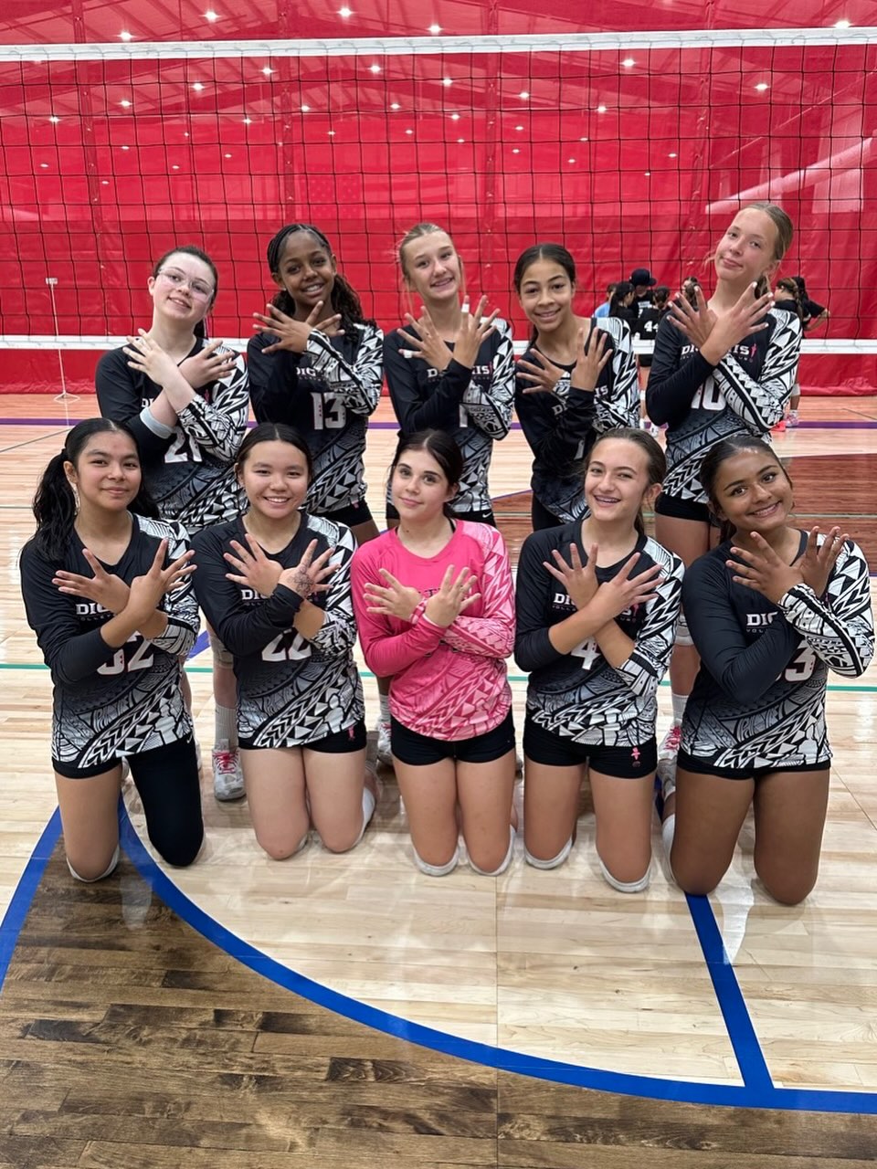 🔥 What a way to start postseason! 🔥
Our 13s Black squad came out focused, determined, and ready to compete, finishing the day a perfect 4-0 (8-0)💪🏽🏐