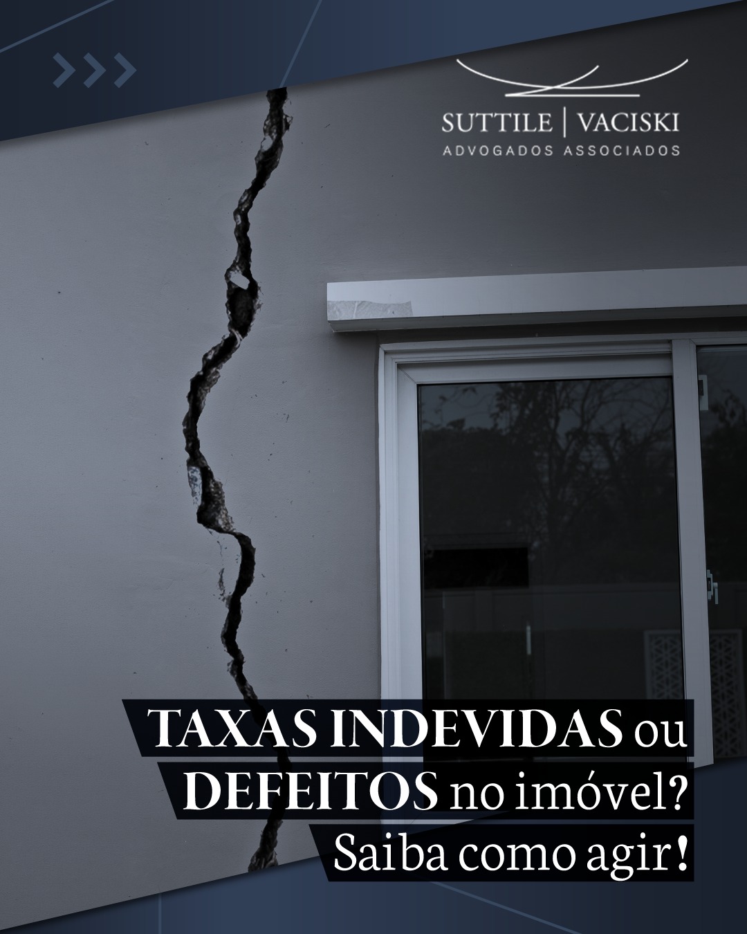 Comprar um imóvel não obriga o consumidor a aceitar cobranças indevidas ou defeitos estruturais. Muitos proprietários acabam assumindo prejuízos por desconhecer as regras legais.
A cobrança de taxas administrativas sem previsão contratual, comissões duplicadas ou encargos antes da entrega das chaves pode ser considerada prática abusiva. Qualquer valor exigido precisa ter base legal e estar previsto no contrato.
Infiltrações, falhas elétricas ou rachaduras graves também não são um desgaste natural. Esses vícios ocultos podem gerar o dever de reparação pela construtora ou o abatimento no valor pago ao antigo proprietário.
Guardar o contrato, o memorial descritivo e os comprovantes de pagamento é essencial para exigir a reparação. A legislação estabelece prazos específicos para questionar essas irregularidades.
Você identificou alguma cobrança estranha ou defeito depois de receber as chaves? Deixe seu comentário, compartilhe o post, salve para consultar depois e busque orientação especializada antes de assumir os custos sozinho.
#direitoimobiliario #viciooculto #compraevenda #construtora #danomaterial #jurisoft #advocacia