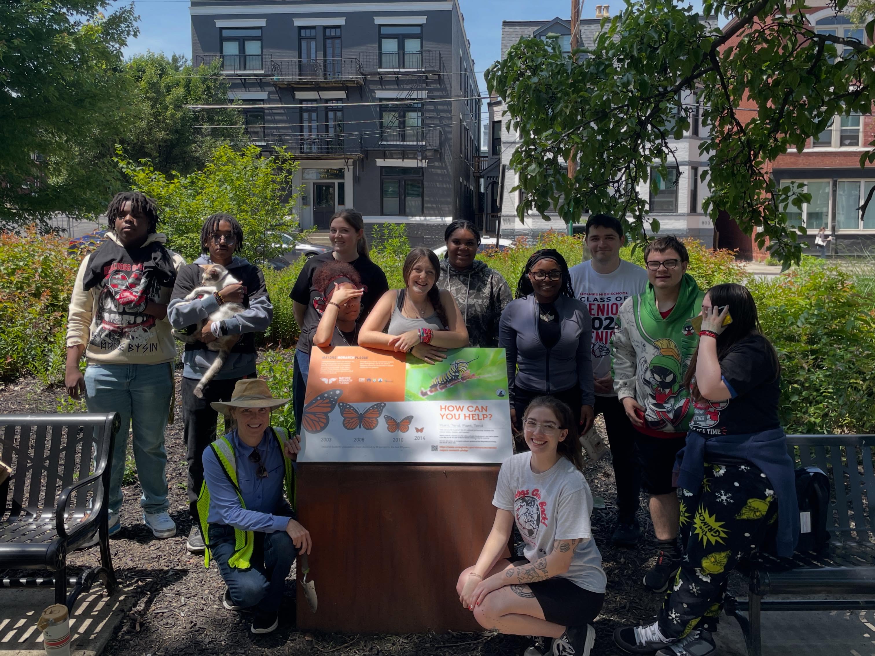 We were so glad to be a part of Holmes Middle School’s Bulldogs Give Back Day. We had 40 students weeding 3 of our city’s pollinator gardens and are so impressed with the amount of work our dedicated students were able to complete on such a warm morning! 💪 Thank you @covingtonkygov Solid Waste and Recycling Division for helping coordinate.