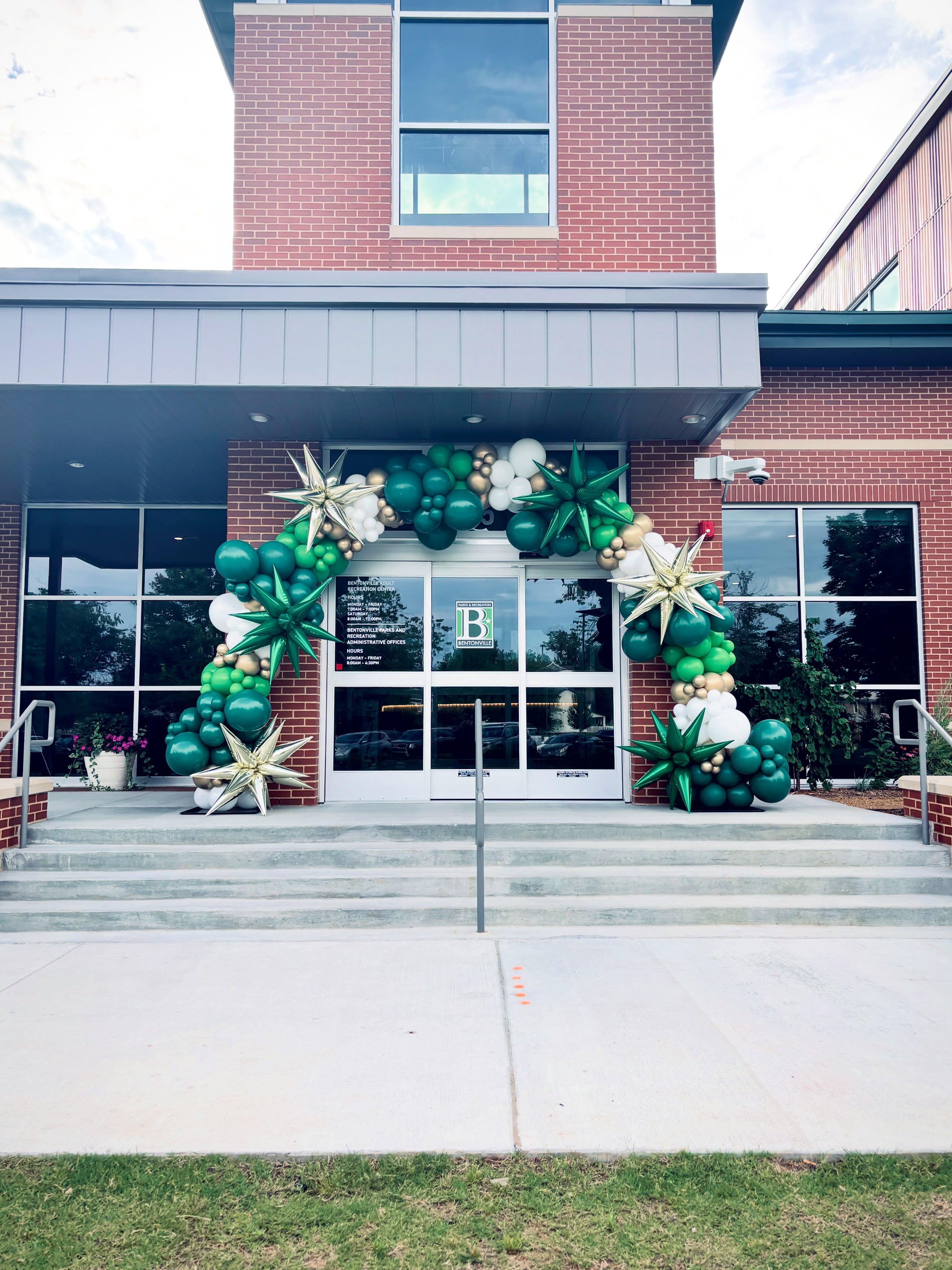 Congratulations on the Grand Opening at Bentonville Adult Recreation Center!! @bentonvillegov
🤩🤩🤩
Thank you for trusting us!! 🎉
#destin0balloons #balloonarches #heliumballoons #ballooncolumns #nwaballoonartist