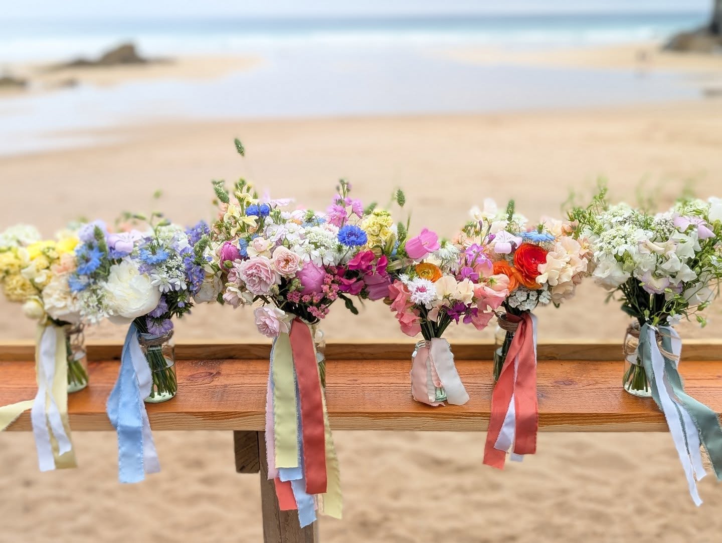 It might be drab weather today, but the flowers are bright and cheery!
@hendrafarmflowers
@lustyglazebeachweddings
#lustyglazewedding #lustyglaze #localflowers #brightwedding #weddingflowersbouquet