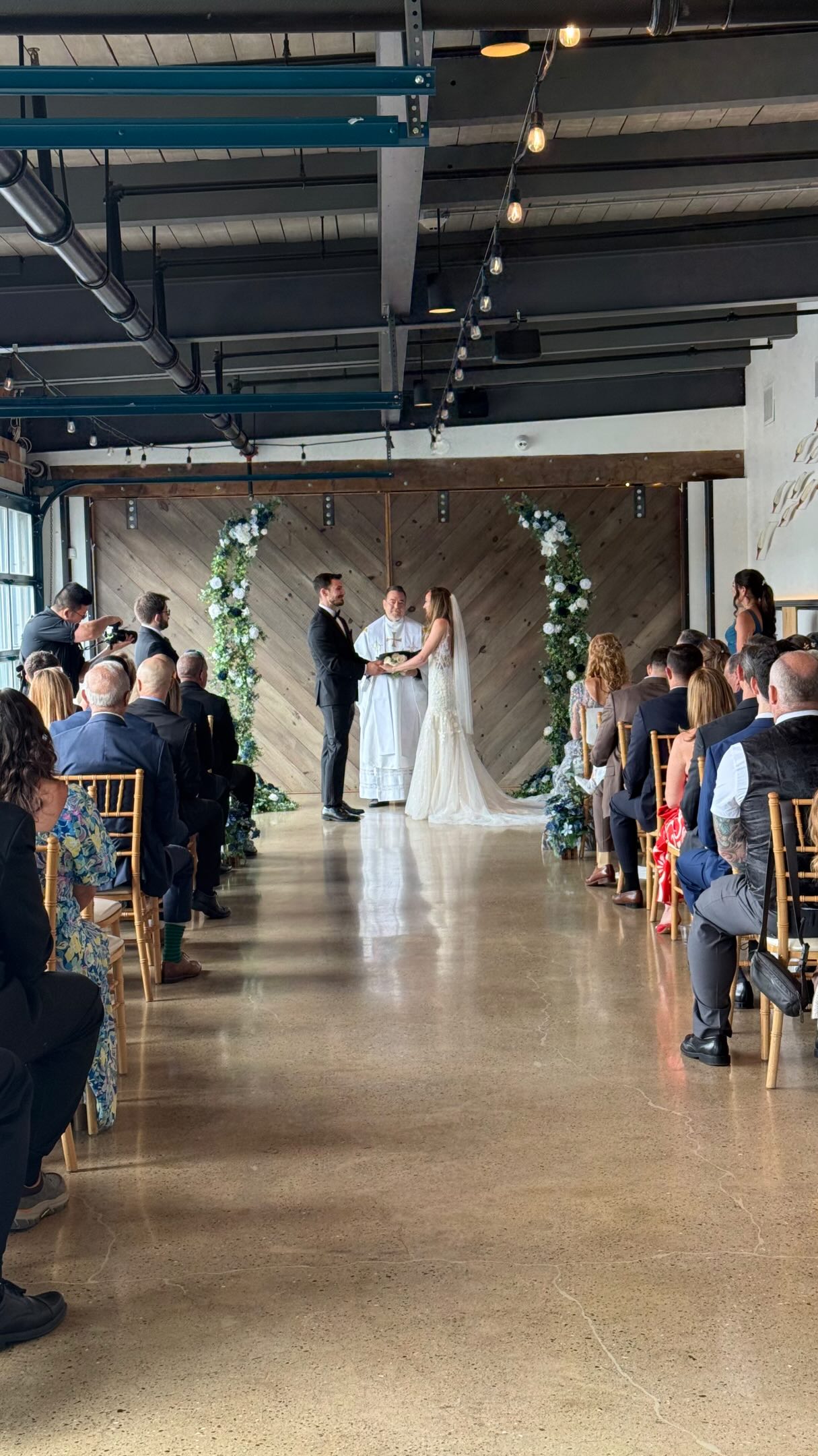 Congratulations again to Kim & Dan on their wedding yesterday. Had a great time with their friends and family at The Factoria at Charles Point.
(@dan_tolin & @_kimberlypaige__ )
Venue: @factoriacp
Photography: @kozmophotography