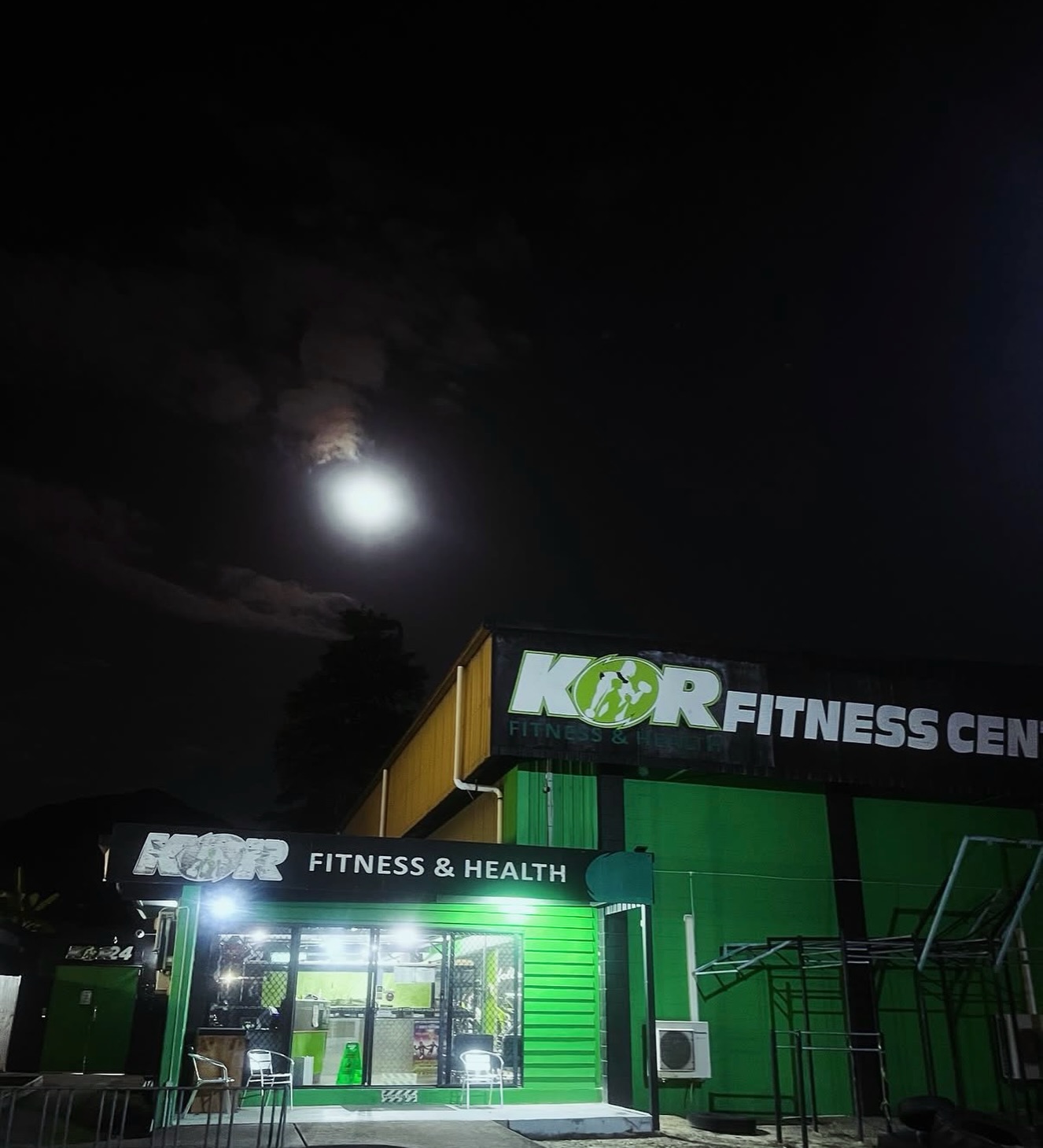 *power has been restored at 9pm*⚡️ FYI ⚡️ the power is out in our area so unfortunately 24/7 access will be unavailable tonight until it comes back on.
Hopefully this wont last too much longer and won’t muck with your evening routine too much🤞