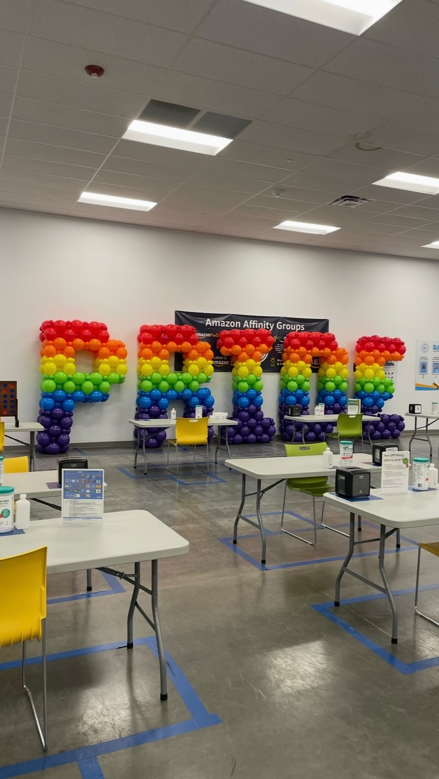 Happy pride month from Moments by Max! We support you all! 🏳️🌈😀🏳️⚧️
Book your pride decor all month long.
www.momentsbymax.com ⬅️
.
.
.
#phillypride #pridemonth #balloondecor #loveislove #phillyballoons