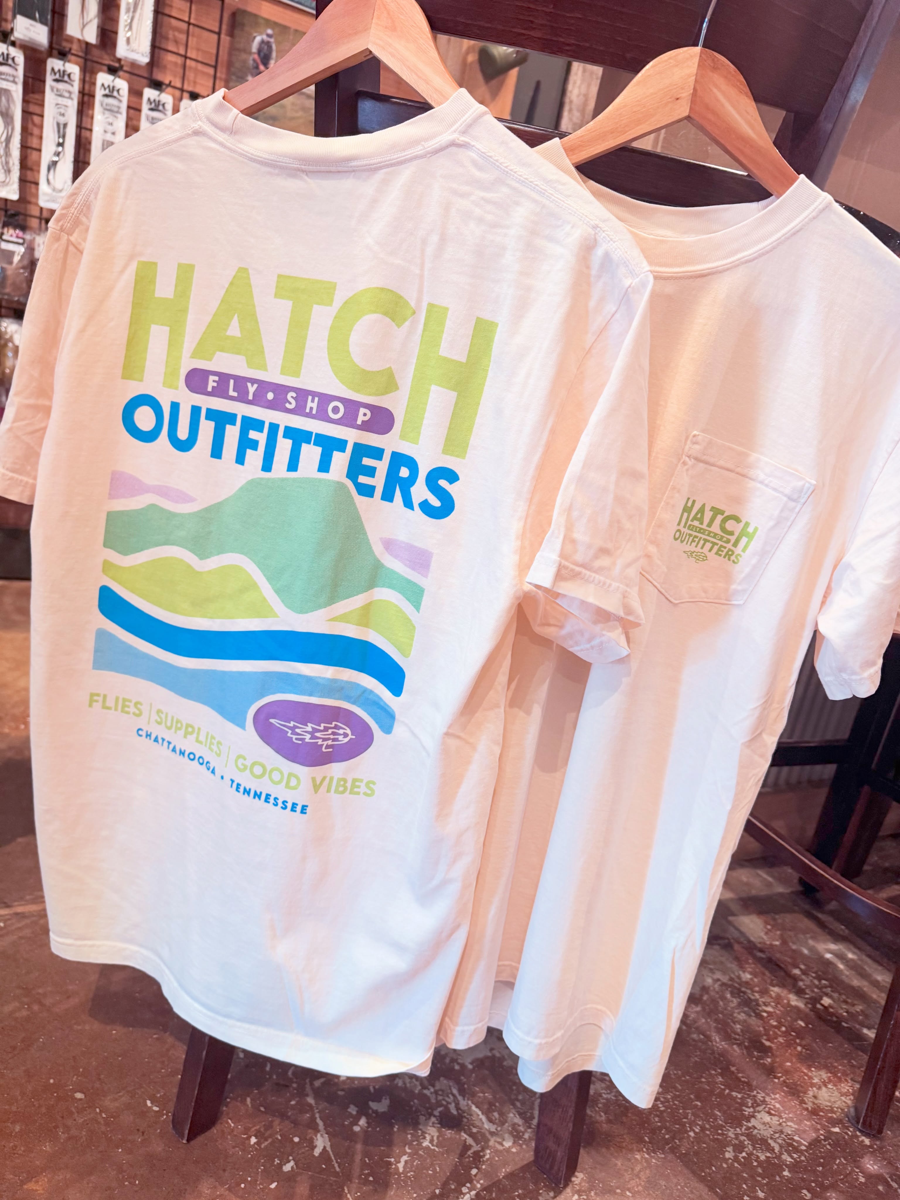 New Hatch Retro Pocket Tees. 🤙
~
#flyfishtn #thehatchoutfitters #hatchout @burlaepprintandpress