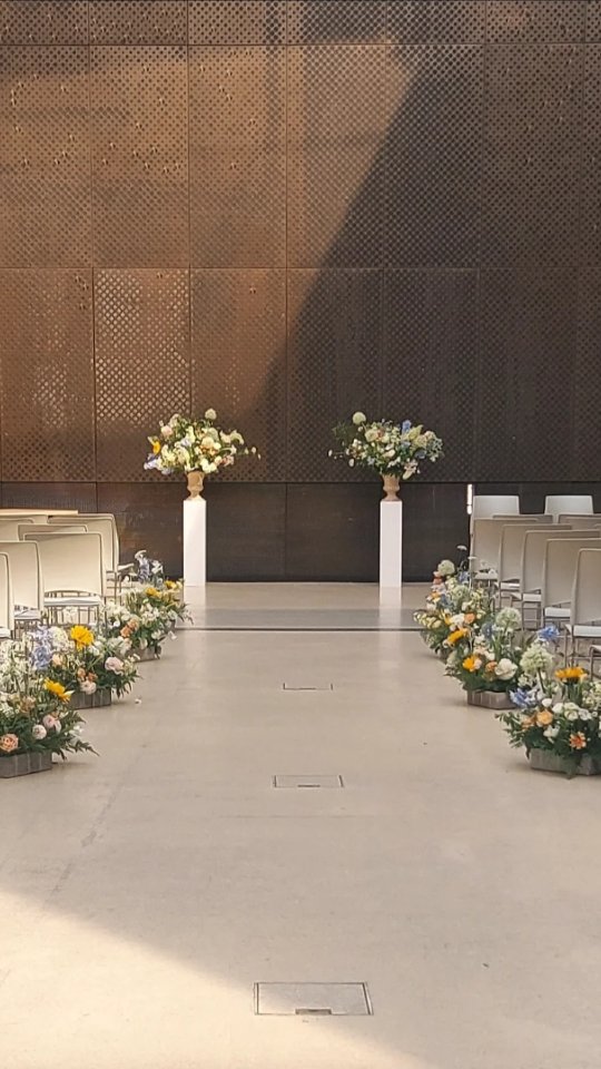 London weddings with stunning florals for couples that want something a little bit different.
Venues featured in this montage include
@hackneyvenues
@depotn7weddings
@trinitybuoywharf
@thepavilionsmileend
@bourneandhollingsworth
@claptoncountryclub
@thelondesborough
@shoreditchstudios
Now, that is a list of some pretty brilliant places to get married in London.
London wedding florist