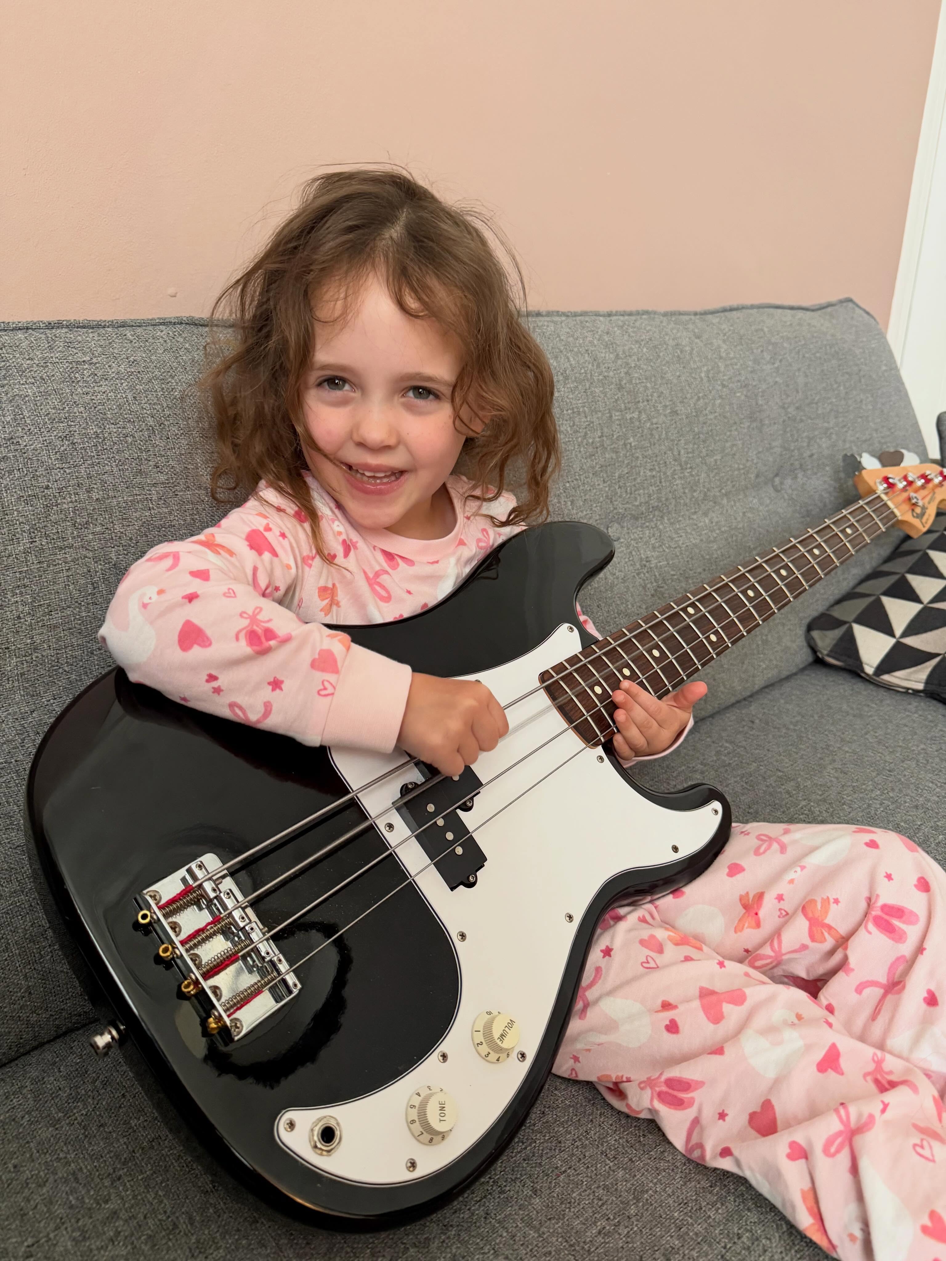 New bass day. I love my jazz bass but when someone brings a P Bass to the studio I always think ‘man I need one of these in my toolkit’. They’re instantly punk rock and are just the ticket when you want to bass to poke a little more. So I just got one. Here’s Olive modelling it before I take it to pieces and mod the hell out of it because I just can’t leave anything stock!
What pickup should I stick in it?
#bassguitar #recordingstudio #bassplayer #musicproducer