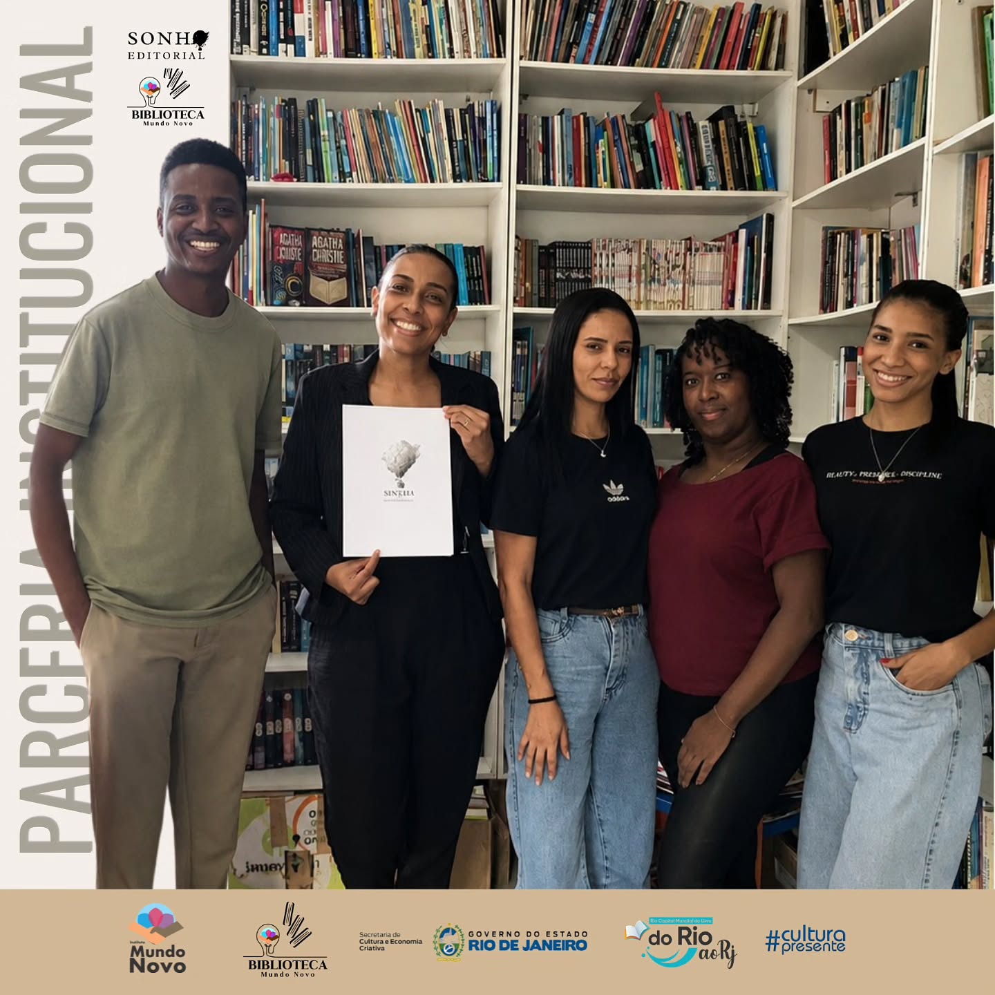 A Sonho Editorial tem orgulho de apresentar a parceria institucional com o Instituto Mundo Novo para o projeto "Contos da Chatuba". O livro irá reunir histórias criadas por crianças da Biblioteca Mundo Novo, no coração da Chatuba, em Mesquita. Entre fadas, gigantes, baleias, sonhos e aventuras, cada conto revela a força da imaginação infantil e o poder da palavra como caminho de descobrir a própria voz autoral com o protagonismo infantil. Mais do que um livro de histórias, esta obra representa um gesto de escuta e valorização da infancia periférica. Para Mesquita, para a Baixada Fluminense e para o Rio de Janeiro, ela afirma que a literatura também nasce nos territórios populares, nas bibliotecas comunitárias e nas vozes de crianças que têm muito a dizer.
O Instituto Mundo Novo é uma organização social sem fins lucrativos localizada da Chatuba, em Mesquita, RJ, que atua na transformação de famílias inteiras que enfrentam desafios socioeconômicos, através do acesso à educação, cultura, arte, leitura, segurança alimentar, combate a pobreza, moradia digna, profissionalização, geração de renda, saúde e bem-estar.
O livro contará com apoio da Secretaria de Cultura e Economia Criativa do Estado do Rio de Janeiro e será publicado pelo selo Sonho Editorial.