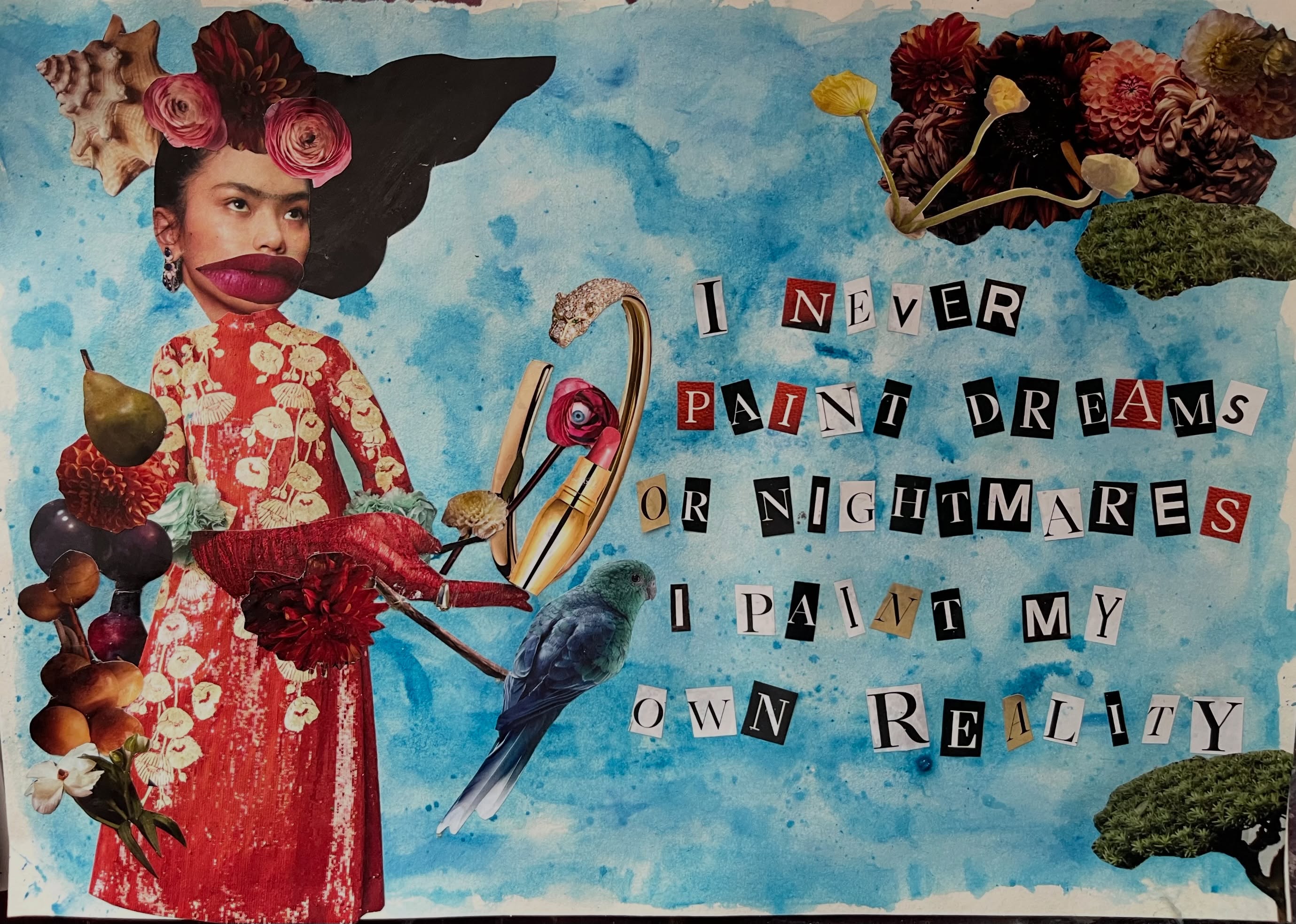 What a great challenge, I’ve love creating this Frida artwork in my usual collage style with a watercolour background.
Here’s my interpretation of @pattyjomcfarlane fabulous Frida. In this work I’ve used a different quote and re-imagined the image to show Frida painting on a smile as she navigates her way through a difficult, challenging life.
@pattyjomcfarlane
@amyfig_art
@coffee_with_frida
@yappingcatstudio
#fridadtiys26