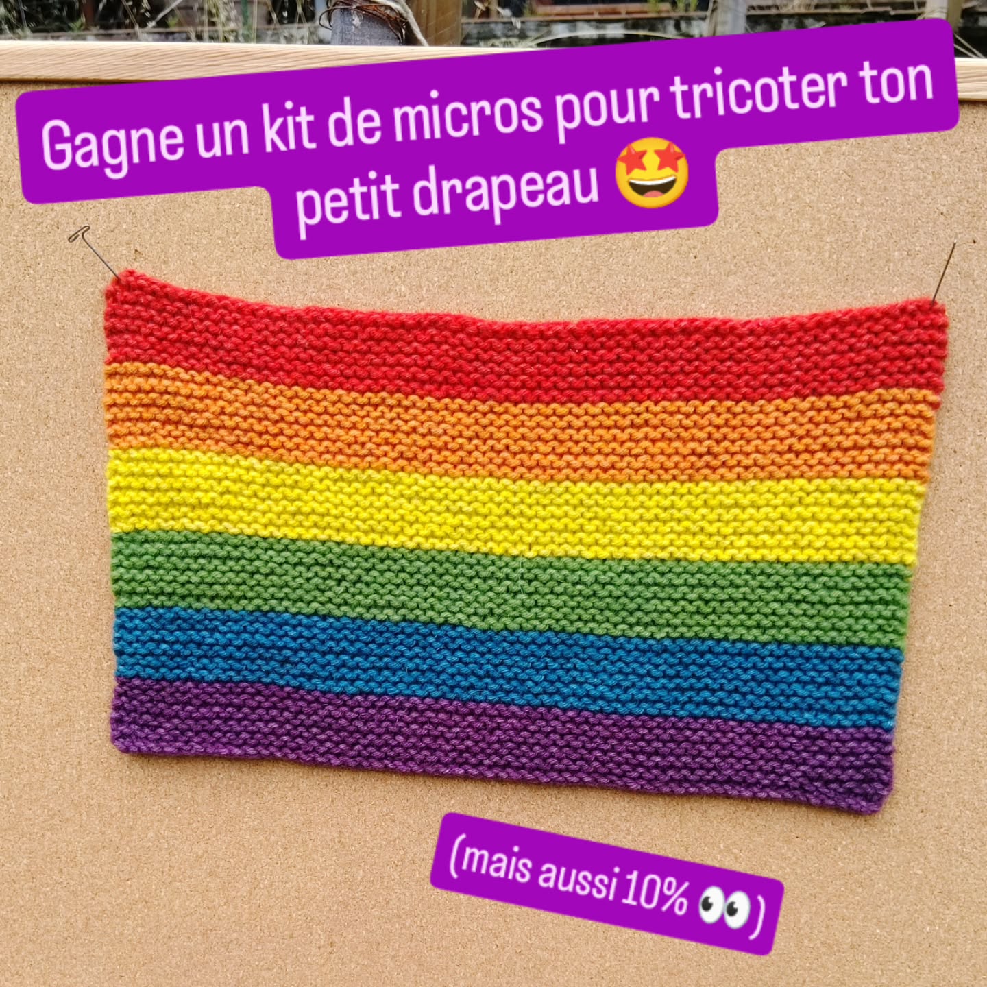 Ça y est, on y est, c'est le mois des fiertés ! 🤩
Depuis le temps que je voulais tricoter un drapeau !
Pour l'occasion, je vous propose un concours pour gagner un kit de petits écheveaux pour tricoter le votre 🌈 (mais pas que, lisez jusqu'au bout 👀)
Après blocage vous obtiendrez un format d'environ 35x20cm, à tricoter sur des aiguilles de 5mm.
Ce fil est la base 6 brins mérinos de Laines Paysannes et je suis en fin de stock, en revanche, si l'idée vous plaît, dites le moi en commentaire et je pourrai préparer des kits à mettre en vente sur une base de tarasconnaise !
Pour participer c'est très simple :
- Likez ce post et suivez ce compte
- Taguez une personne de votre choix
- Partagez ce post en story
Vous pouvez participer jusqu'au vendredi 12 juin à minuit, tirage au sort le samedi !
Les lots :
Pour la première personne tirée au sort : le kit drapeau + 10% sur la boutique.
Pour la seconde personne tirée au sort : 10% sur la boutique.
À vos partages !
--
gris montagne, c'est de la teinture écologique de laines locales ! Des fils 100% français, des troupeaux pyrénéens et des colorants labellisés GOTS, vous trouverez sûrement votre bonheur dans la boutique.
#teinture #artisanat #laine #pyrénées #laineécologique