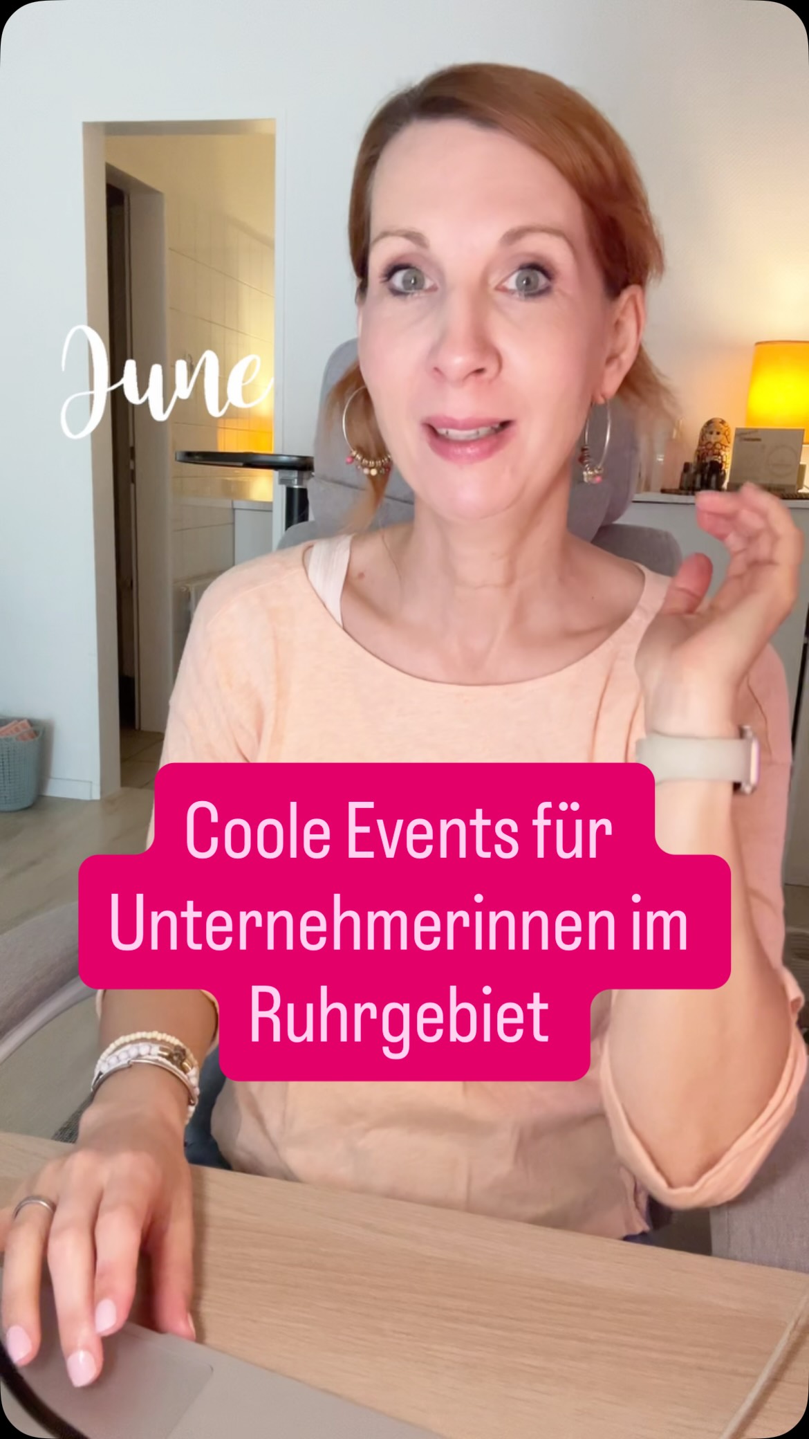 HAPPY JUNE 🙌 - DER VERANSTALTUNGSMONAT BEI VON FRAU ZU FRAU
🚲 16.06. FEMALE FOUNDER STORY mit Daniela Vokuhl, Geschäftsführerin der @simplyouttours 📍 Mülheim
👩🏻💻 18.06. Online Workshop zum Programm NOTION mit Judith Graumann @online.marketing.manufaktur
🚗 FEMALE FOUNDER STORY inklusive kleinem Technik-Workshop mit Tessa Sissi @autohaus_am_grossmarkt 📍 Duisburg
🗓️ bei welcher der großartigen Events sehen wir uns? 💬 ⬇️
Herzliche Grüße,
Britta
BUSINESS & COMMUNITY MENTORIN
DOTERRA WELLNESS BERATERIN
@von_frau_zu_frau_coaching @vonfrauzufrau_business
@oilpowerment @oilpowerment_for_horses