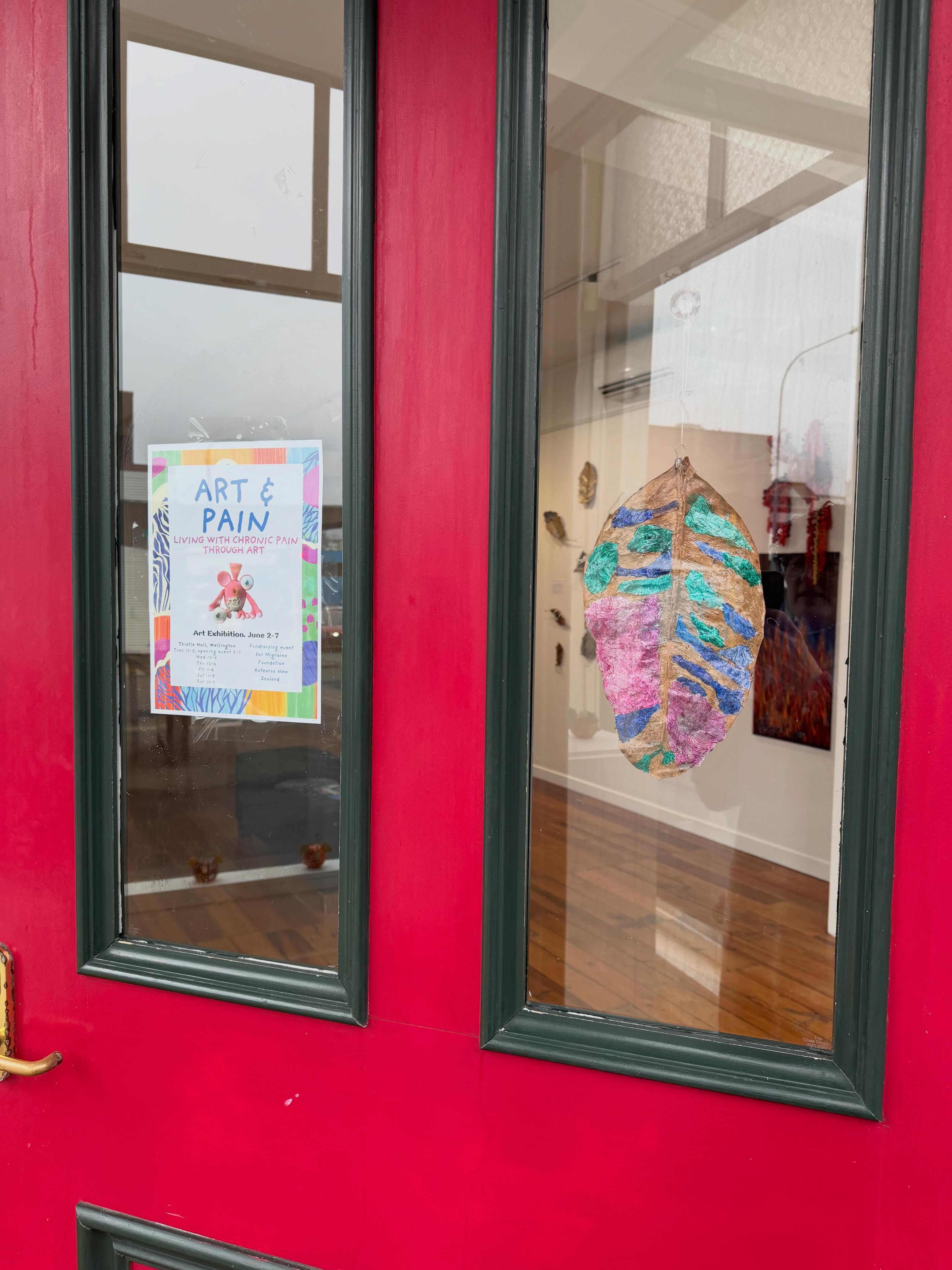 Beautiful opening last night at Thistle Hall Gallery. I will be at the gallery 12-6 today, Thursday and Friday. Saturday we are open 11-5 and Sunday from 11-3 where people will be picking up their purchases as well. Come and see me😊 Make a chalk running and add a few feathers to the Phoenix. #livingwithchronicpain #artandpain #arttherapy @thistlehall_community_venue @migrainefoundationaotearoanz