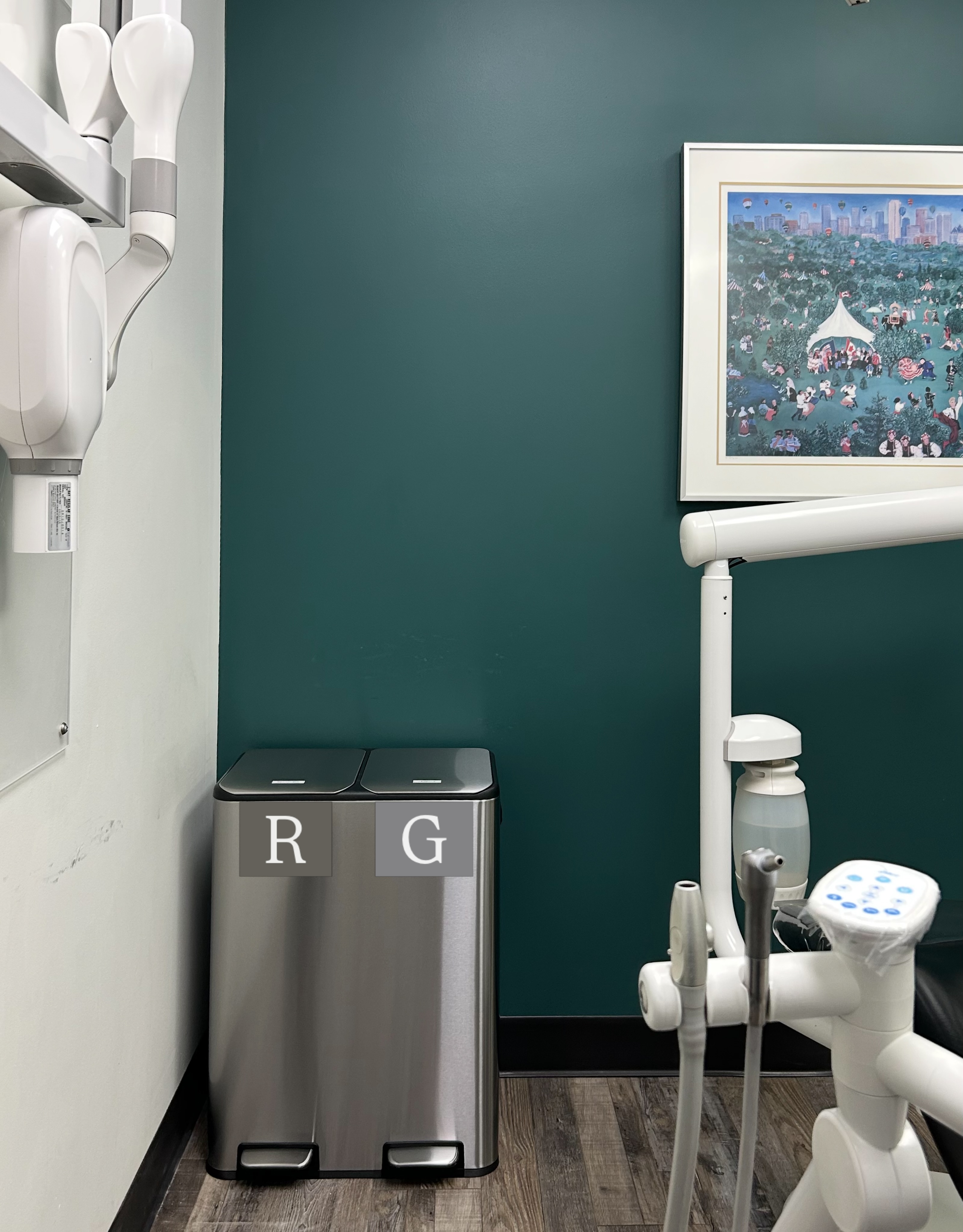 Behind every clean clinic is a lot of attention to detail!
We’ve upgraded our waste and recycling stations to better support our team and reduce waste where we can. Recycling on the left and Garbage on the right.
A small change, but one that reflects the standards we hold ourselves to every day. ♻️🦷
#yegdental #dentalclinic #recycling