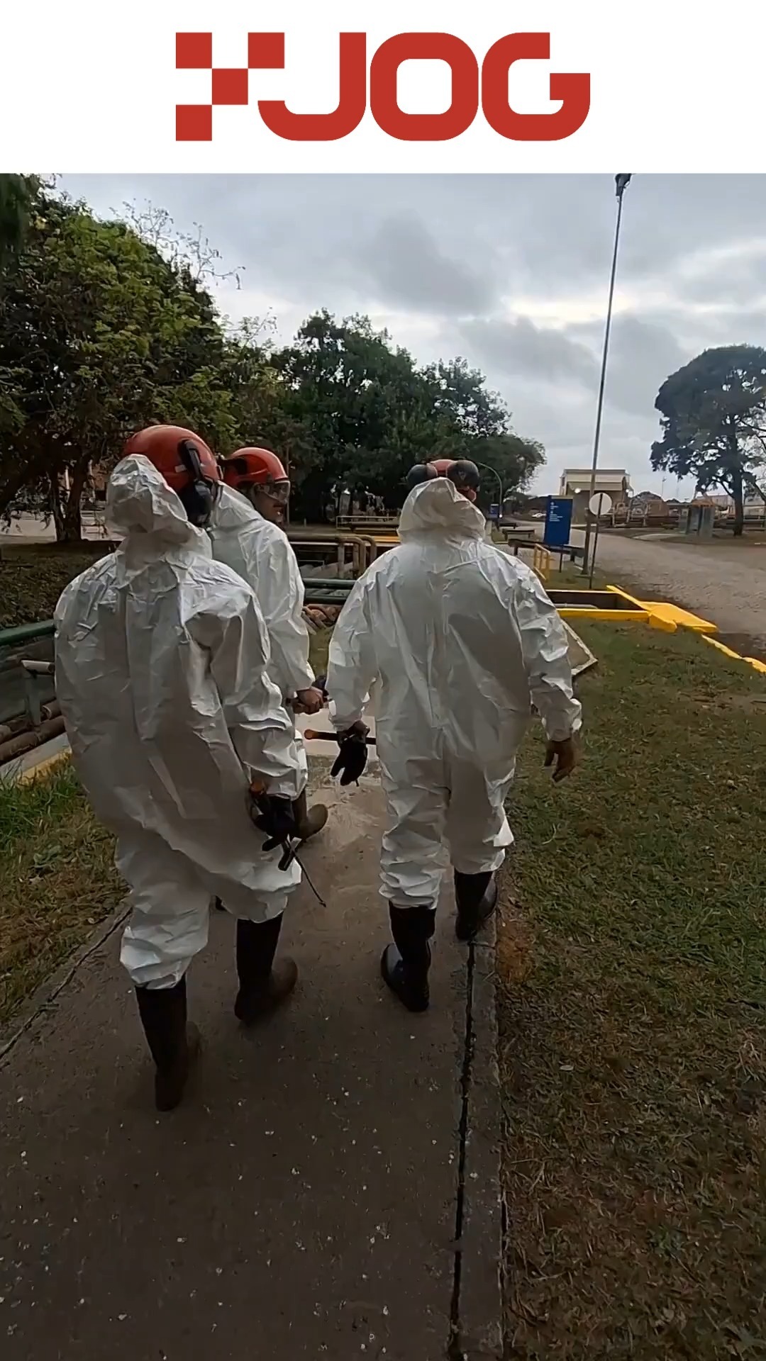 Segurança e eficiência operacional em foco! 🏗️
Recentemente, nossa equipe realizou a montagem de um tablado estratégico nas galerias subterrâneas da Aciaria, na Gerdau Charqueadas. O objetivo? Criar um acesso seguro para a travessia de uma vala que continha resíduos do processo industrial.
Montagens em ambientes confinados e com desafios de terreno exigem precisão absoluta e um rigoroso planejamento de segurança.
Mais uma estrutura entregue com foco total na integridade dos colaboradores. 👷♂️⚙️
#SegurançaDoTrabalho #Engenharia #MontagemDeAndaimes #Gerdau #ManutençãoIndustrial #Aciaria #TrabalhoEmAltura #jogandaimes