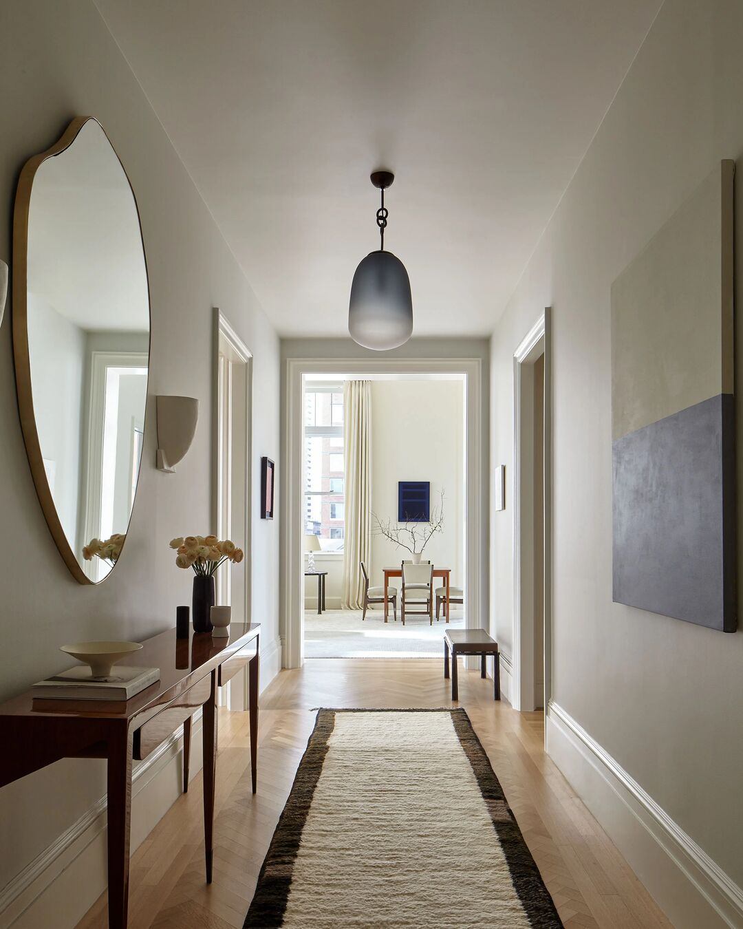 In a historic Upper West Side conversion by interior designer Alyssa Kapito, SuperStrata’s artisan Patrick Shoemaker brings soft, organic texture to the home's foyer through this marmorino plaster finish. Photography by Joshua McHugh, featured on Modern Luxury Interiors.
Link in bio to see more of this project.