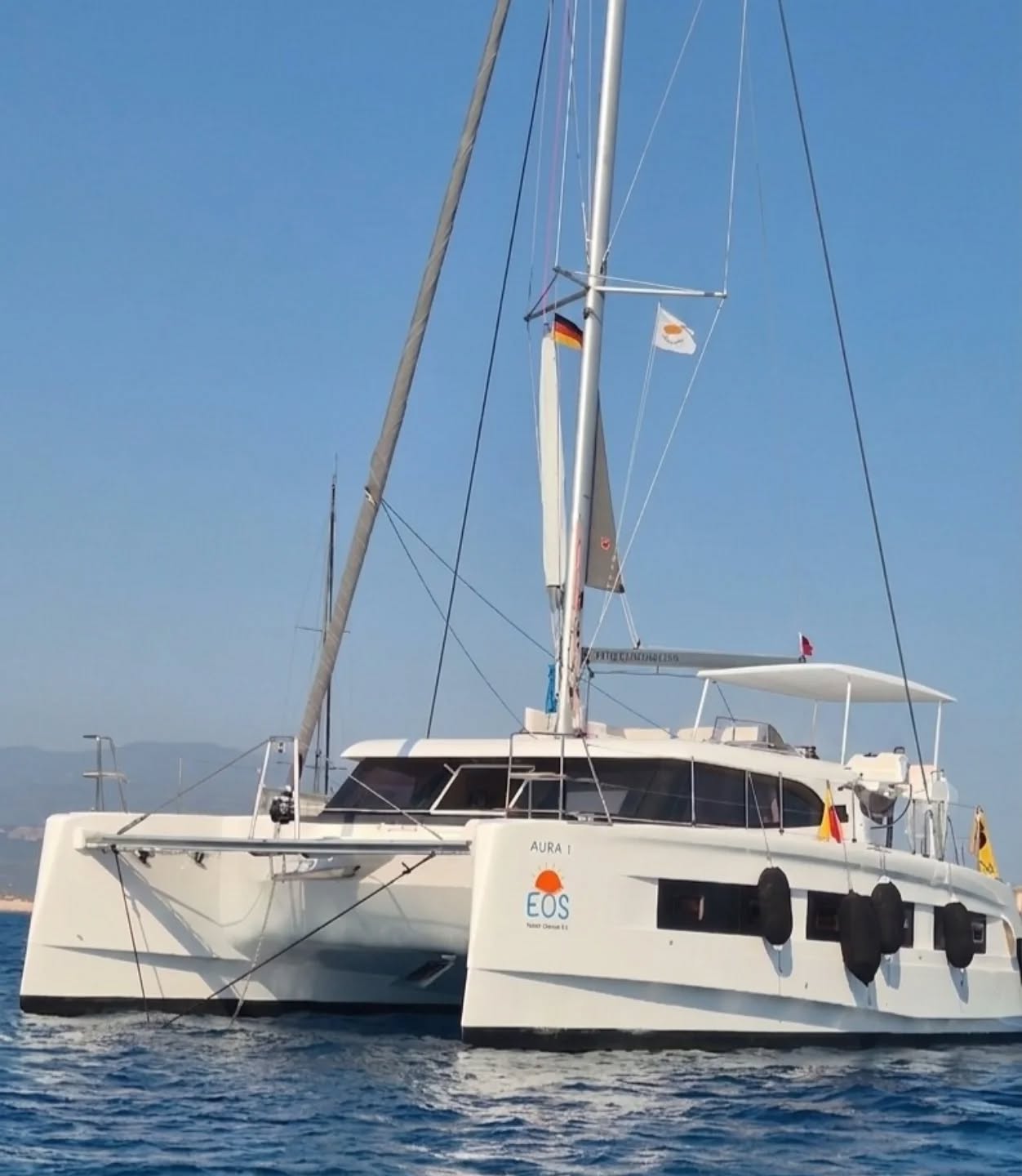 More space, more comfort, more freedom. 🌊⛵
It's no surprise that catamarans are becoming the preferred choice for sailing holidays around the world. Discover why more sailors are choosing catamarans for their adventures at sea in our latest blog.
#eosyachtcharter #bareboat #blogpost #catamaransailing⛵️