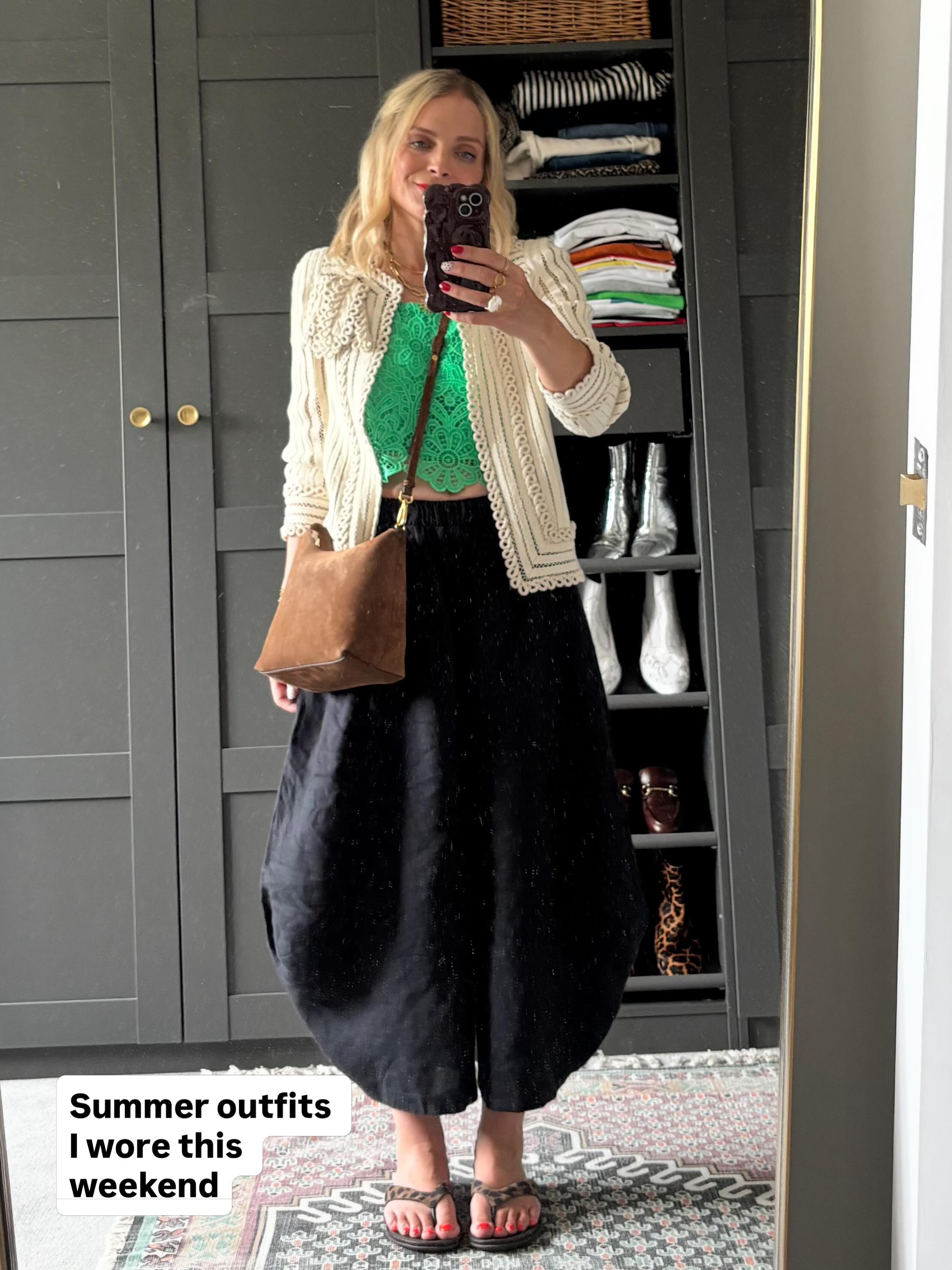 What I wore this weekend. Not taking the sun for granted ☀️ and enjoying wearing my summer wardrobe. I picked up this preloved Jaegar jacket - in first picture -
on @vinted last week. Snapped it up practically as it got listed - the seller even commented how quickly I moved! I said it was so my style and couldn’t believe my luck! Admittedly I didn’t keep it on for too long yesterday but making plans for it on cooler days. Still loving the balloon linen trousers from last year.
Kept it casual for Sunday’s colour consultations. A fun afternoon with a gorgeous Mum and daughter.
Hope you enjoyed the weekend x
Style - personal style - personal stylist - women’s style - styling - style inspo - personal styling - casual outfits - everyday outfits - fashion - easy styling - rewear - restyle - wardrobe edits - reimagined - preloved