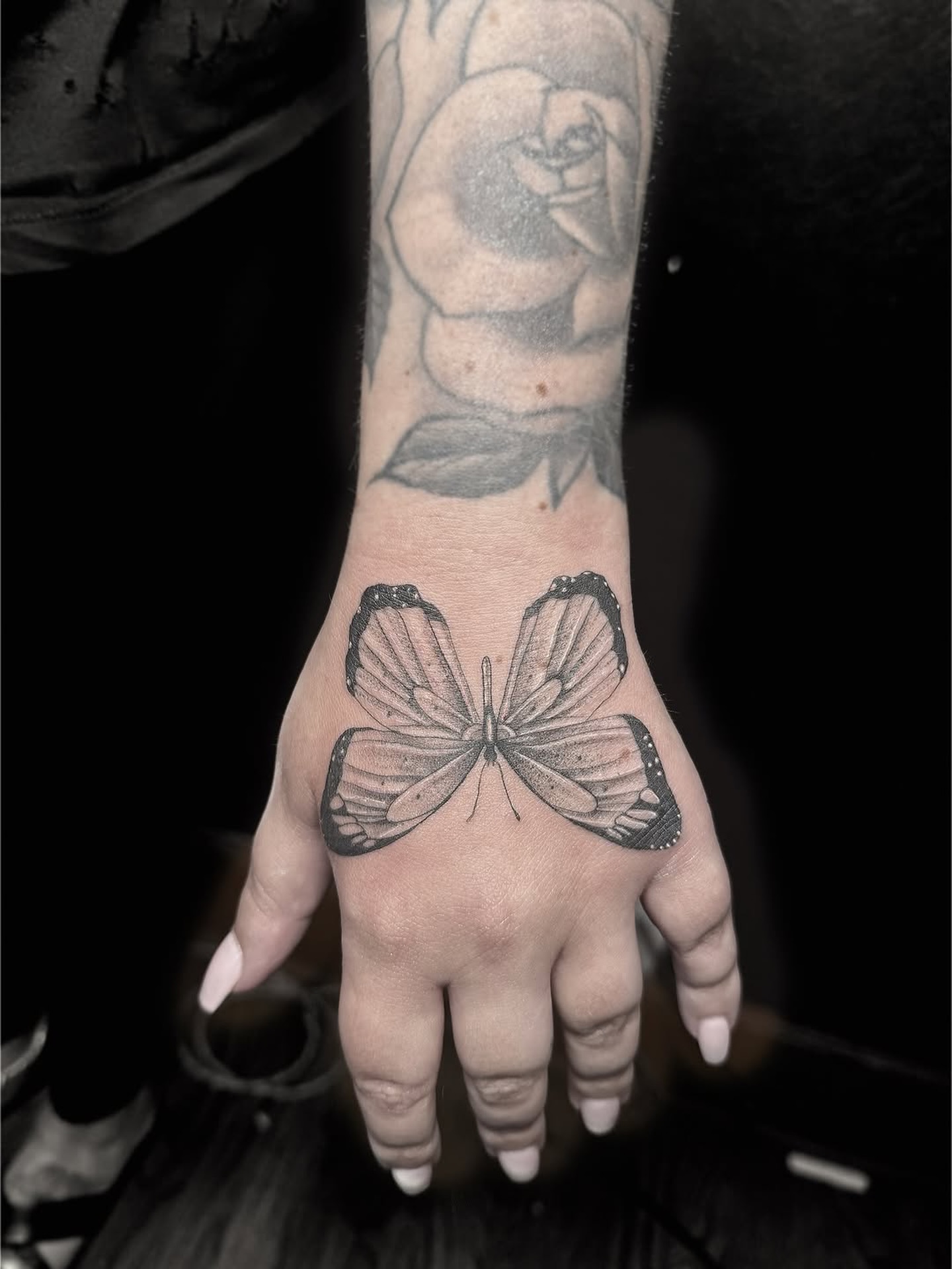 Only by @iamrafaelart only in @raventhorn.manor.tattoo ๐ฆโ๐ป
This and more on our website: themanortattoo.com. Why not spread your wings and fly on over?
#slcink #raventhornmanor #utahtattoo #blackwork #butterfly