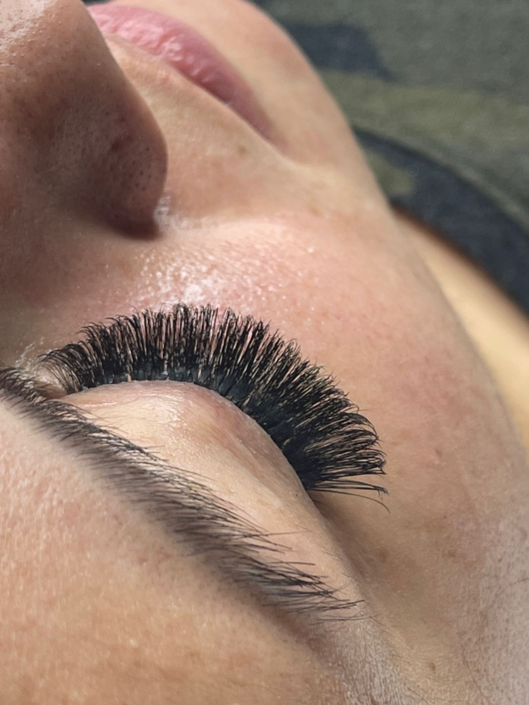 A up close of a recent lash fill😍