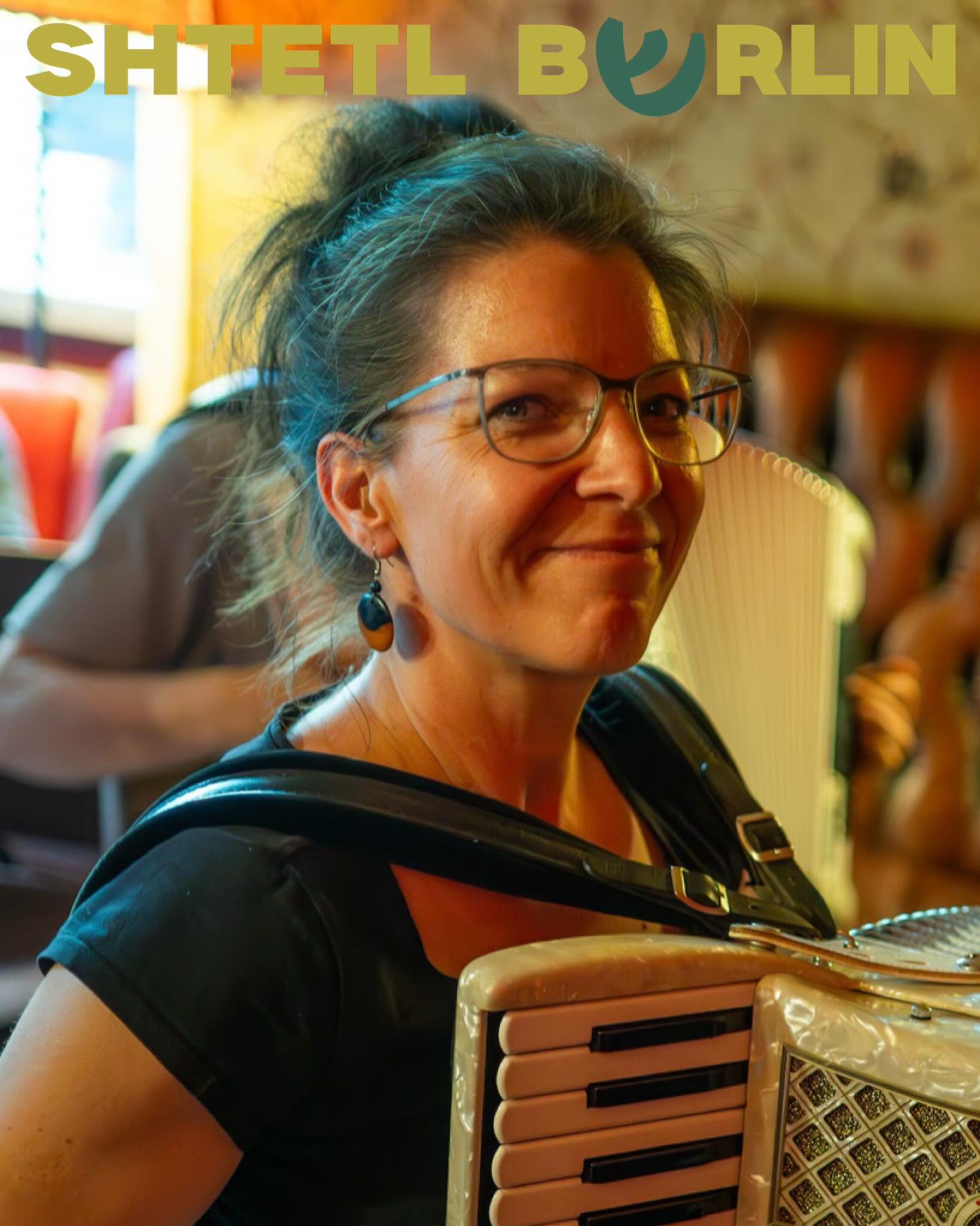 We are pleased to introduce the incredible Szilvia Csaranko, a gifted accordionist, pianist, and arranger, and the musical director of Klezmerorchester Erfurt!
🪗Szilvia Csaranko will be leading an Introduction to Klezmer Music session during our festival weekend’ workshop and lecture series, June 13 & 14th.
🪈Visit our website (link in bio) for tickets and more information!
📸Photo by our festival photographer Shendy Copitman @shendlcopitman
#klezmer #jewishculture #berlinevents#musician #jewishmusic