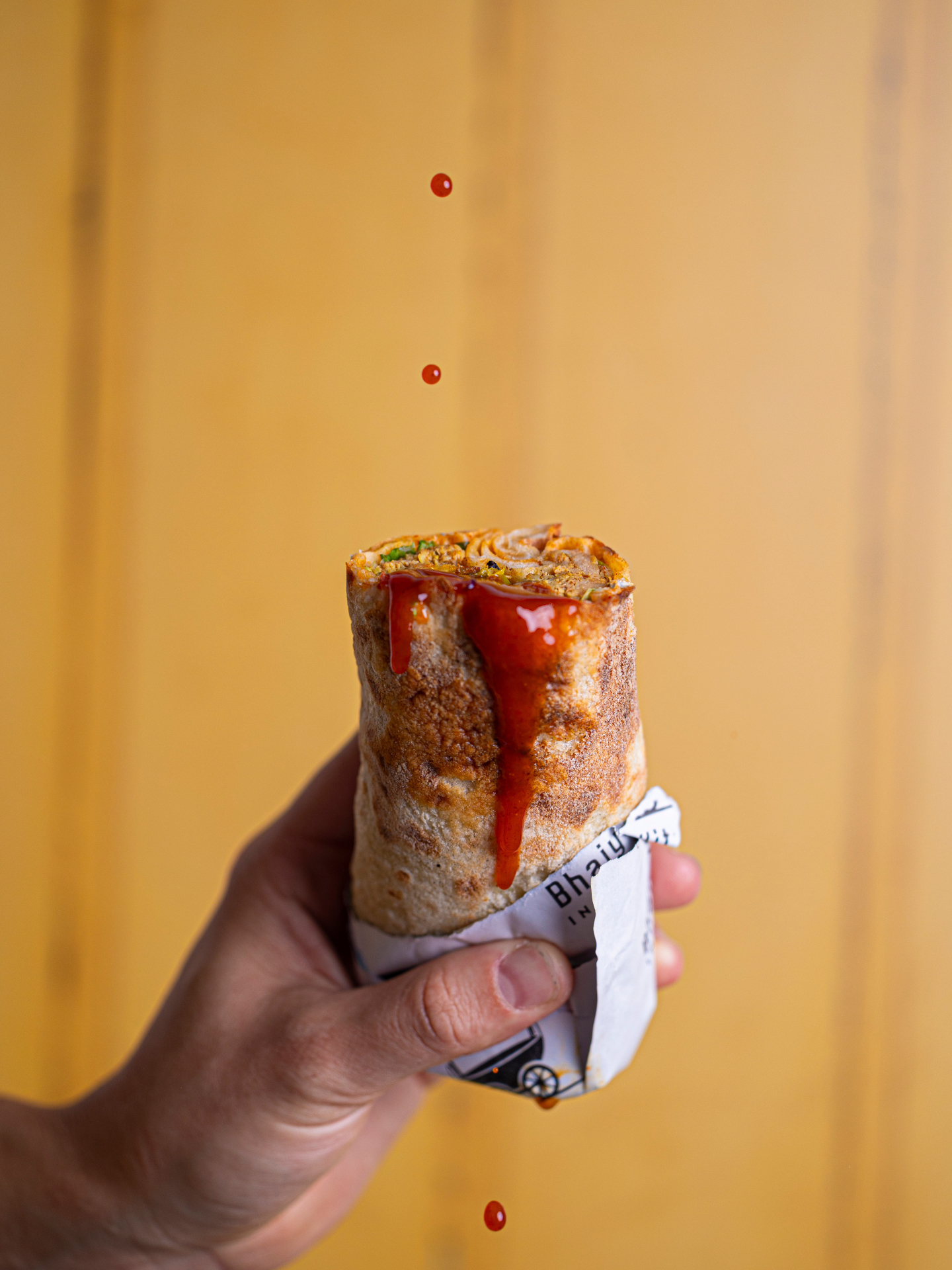 On transforme pas la cuisine indienne.
On lui rend hommage. À notre façon. 💛
Chaque naanwich, c'est des épices choisies, une marinade qui a pris son temps, et un tandoor qui fait le reste.
3 restaurants. 1 seul ADN. 0 compromis.
📍 Clermont · Les Halles du Brézet
📍 Clermont · Le PIC
📍 Toulouse · 29 Rue du Taur
📍 Et bientôt un 4eme...
Tu nous connais déjà ? Dis-nous en commentaire depuis combien de temps 👇
