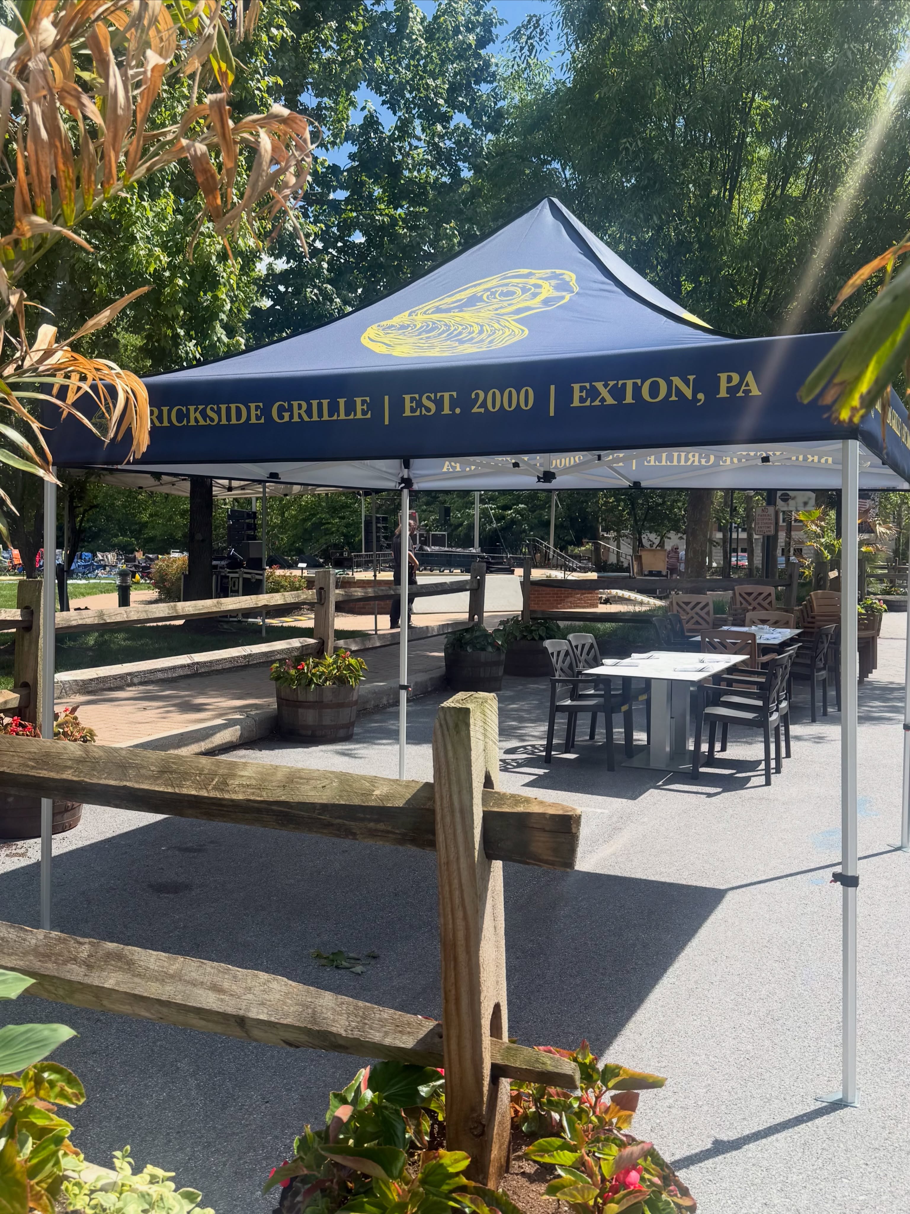 I bet you didn’t know we offer custom event tents! Have a trade show, market, or event coming up? Reach out to us to place your order for event tents, table cloths, and promo items!
PLUS we offer free 2-3 day turnaround on tents and table cloths with design help if needed
✉️: hello@northbrookpress.com